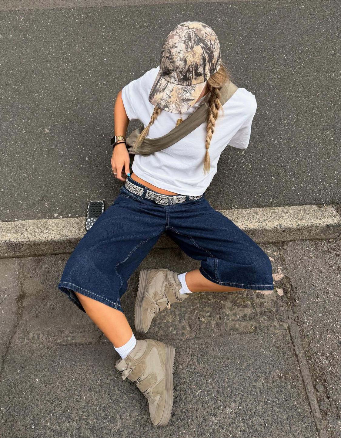 High-top trainers with inner wedge