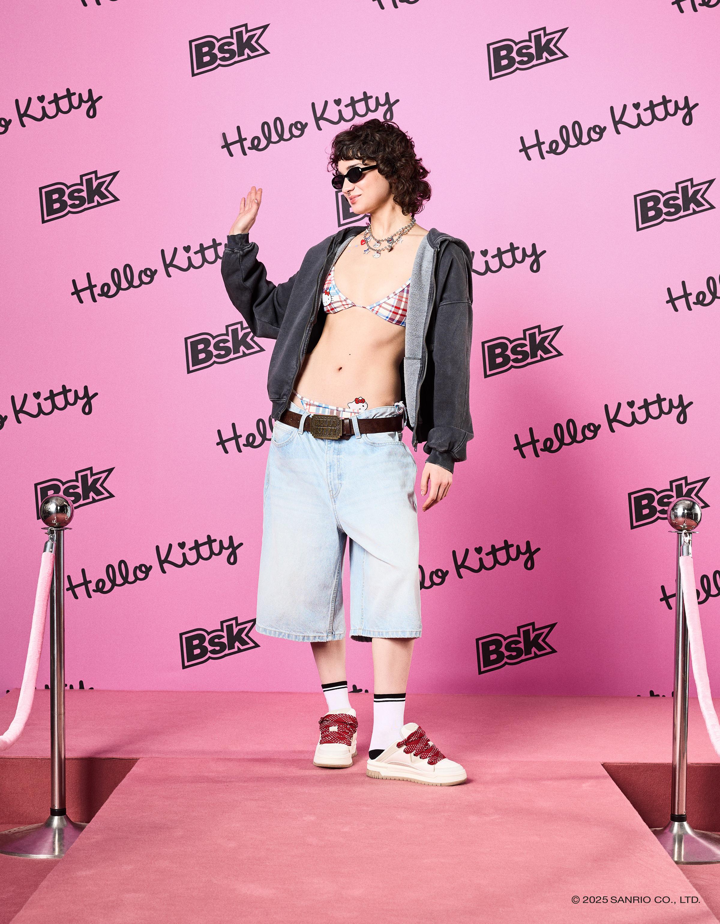 BERSHKA ショートパンツ Hello Kitty チェック柄・レース付き Hello Kitty check shorts with lace trim - Women | Bershka