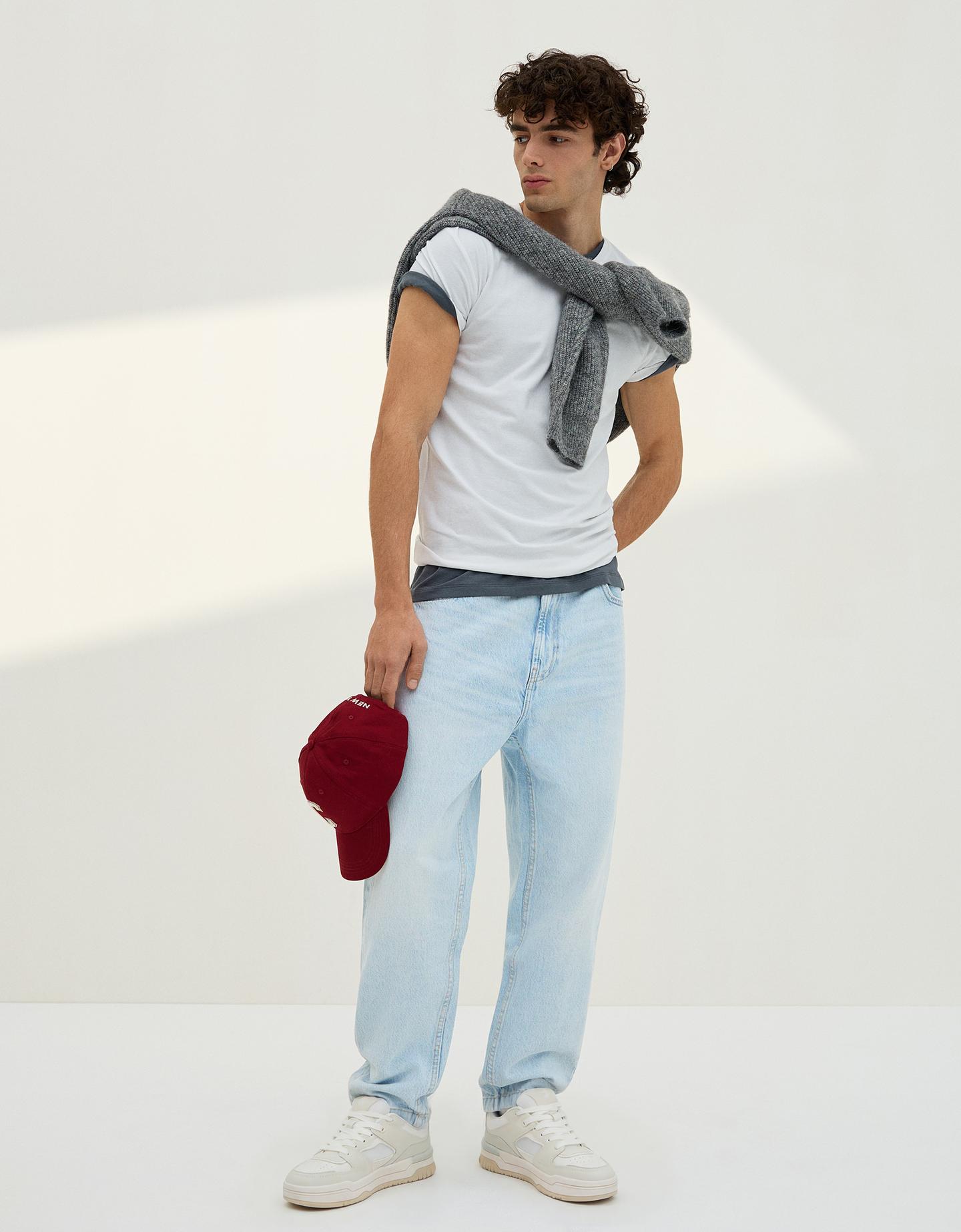 Bershka jeansy o kroju loose jasnoniebieski