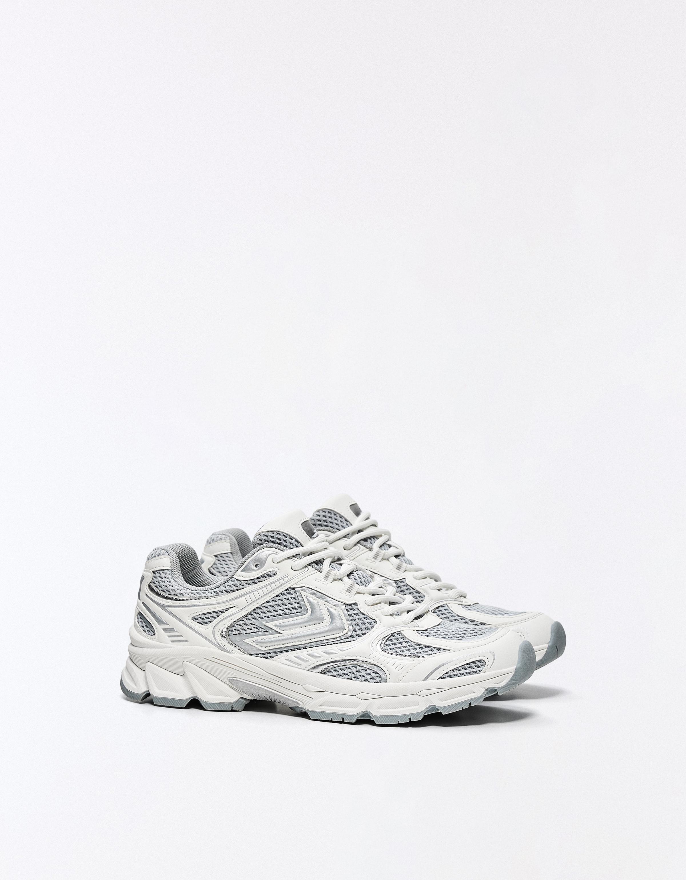 MULTI-PIECE TRAINERS — Multicolored