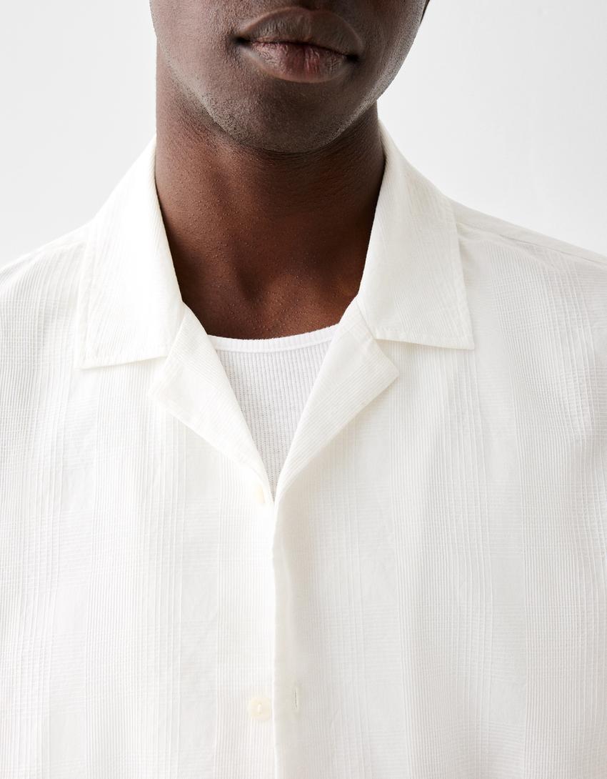 قميص قطني بأكمام قصيرة وملمس بارز-أبيض مطفي-5