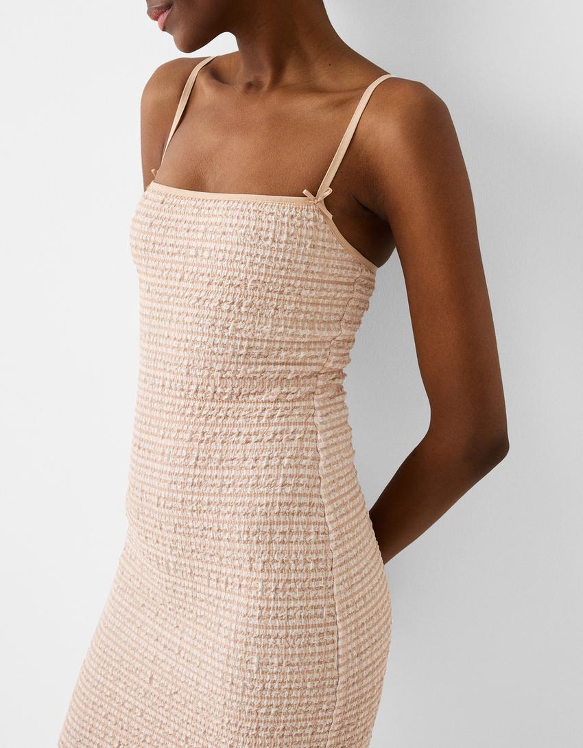 فستان ريفي متوسط الطول بحمالات وتفصيل ربطة-بيج-3