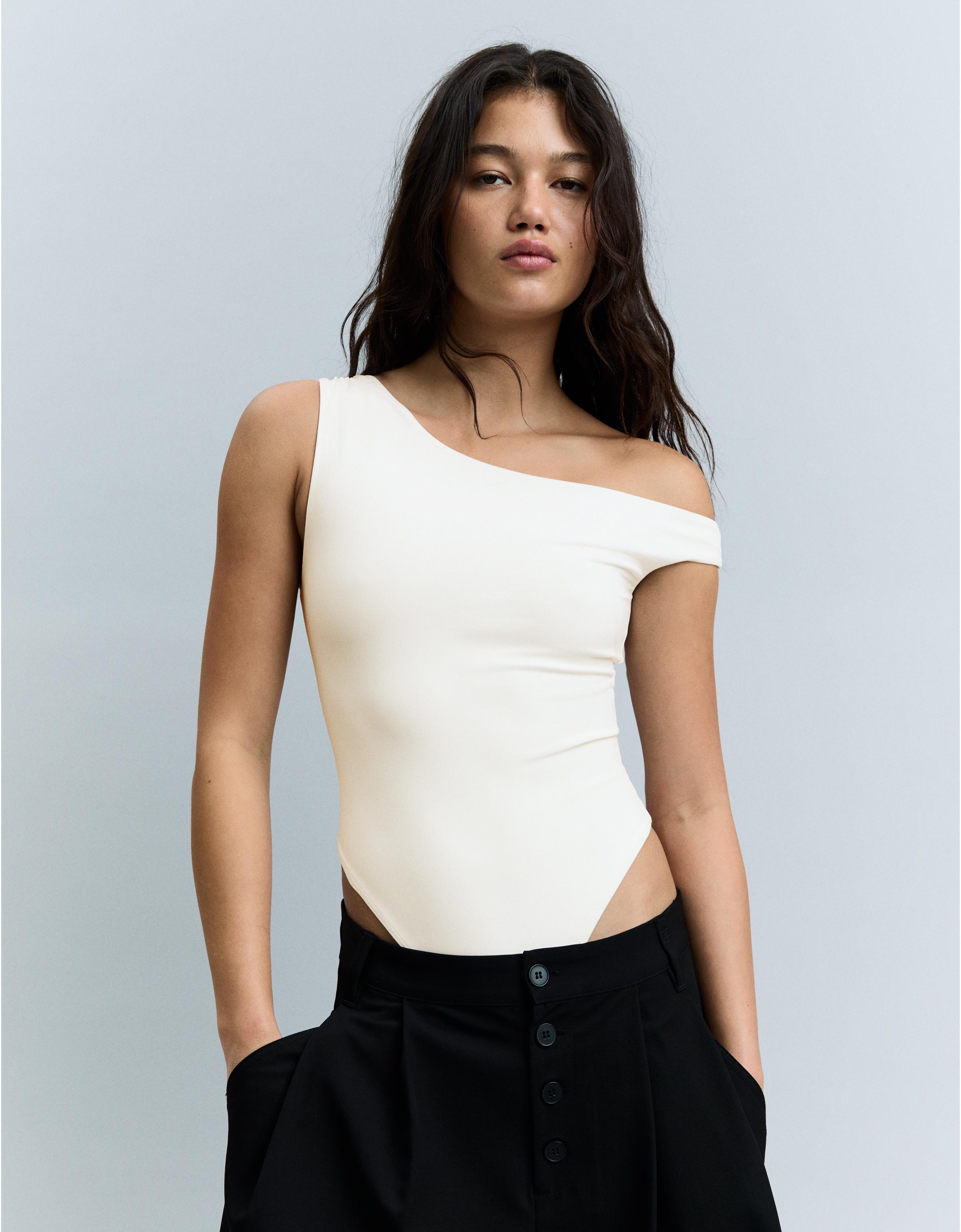 Asimetrik büzgülü askılı body - Görsel 11