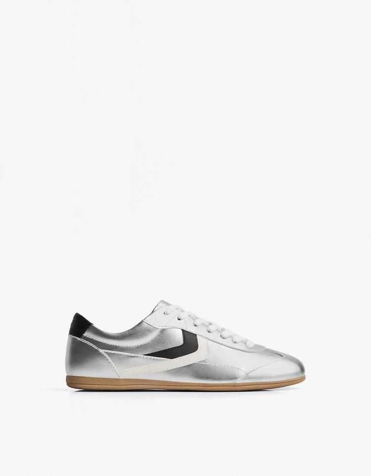 Retro trainers with thin soles
