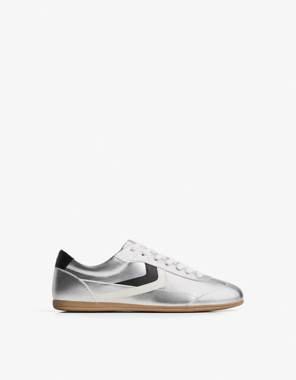 Retro trainers with thin soles