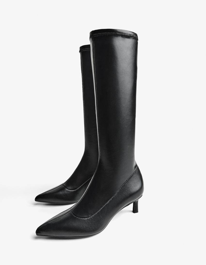 Bota tacão kitten ajustada-Preto