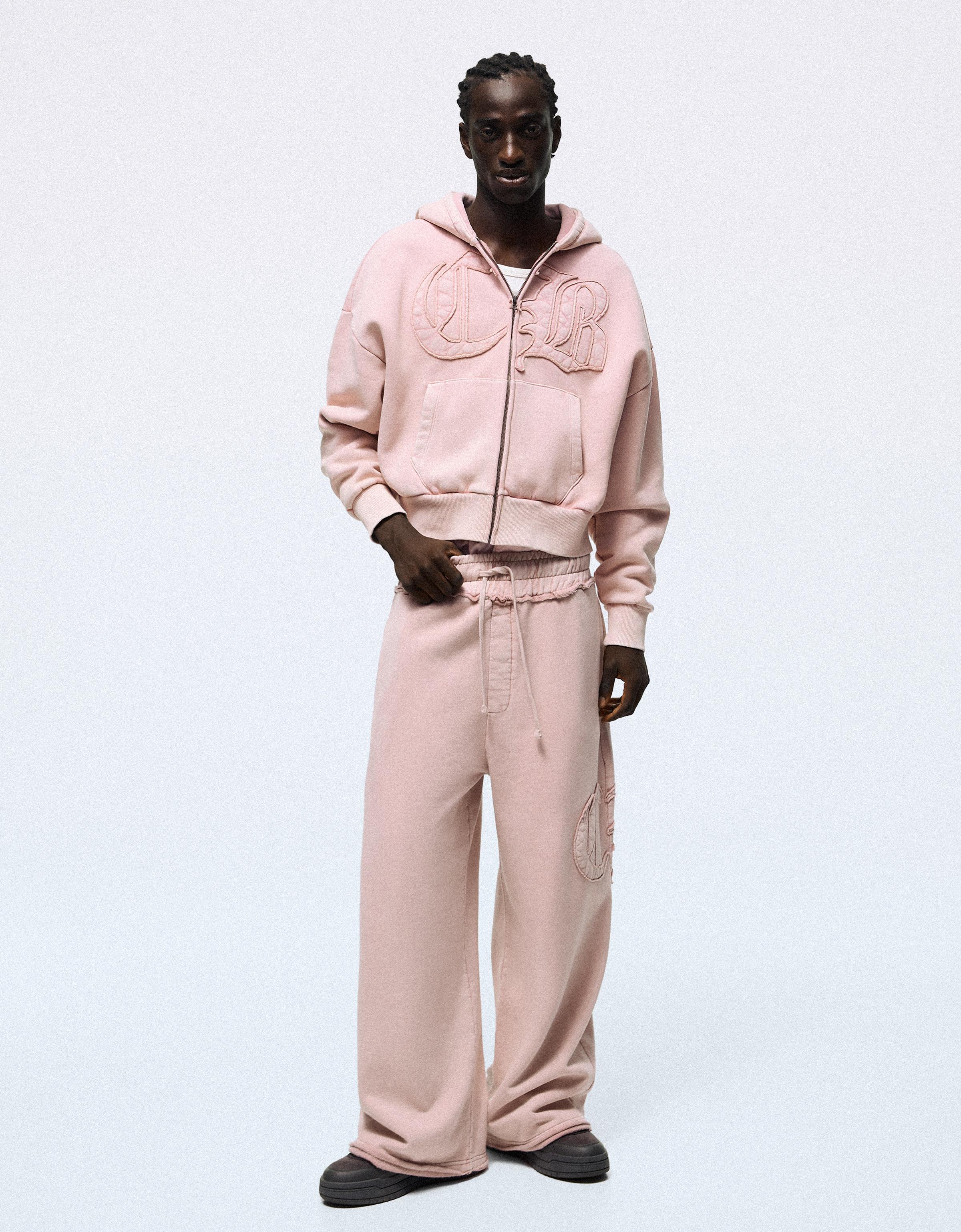 Bershka Spodnie O Kroju Super Baggy Z Efektem Sprania Mężczyzna Różowy