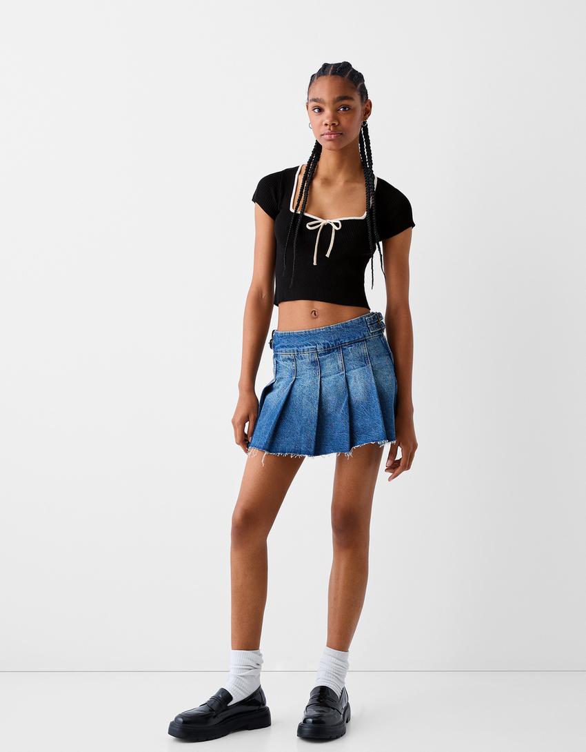 Short sleeve sweater with contrast bow-Black-3