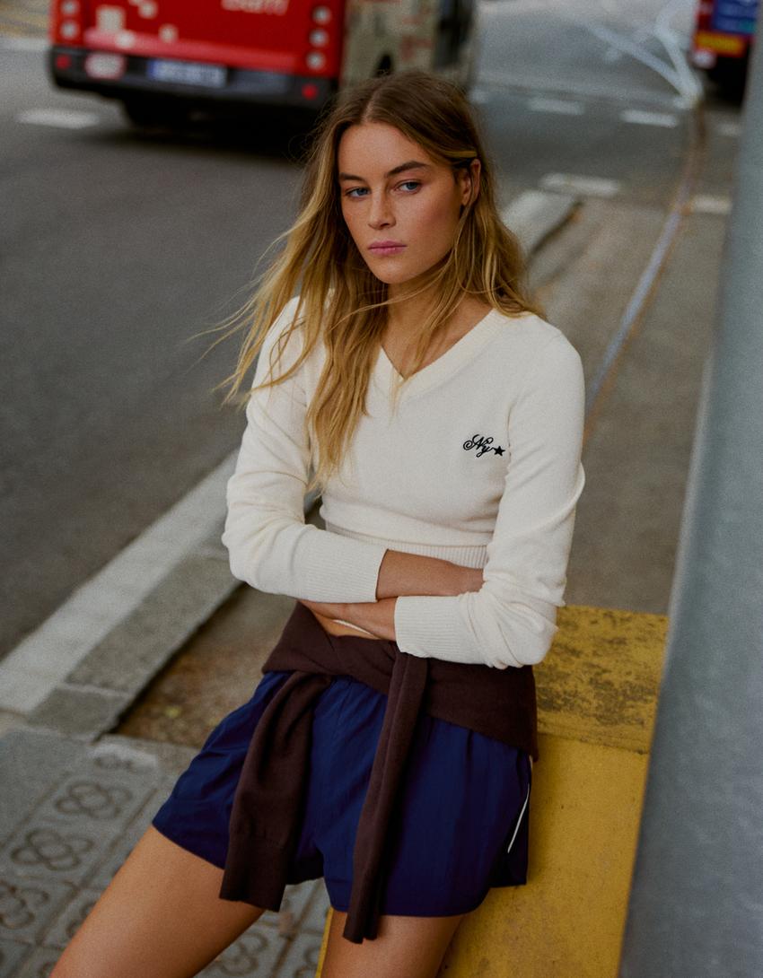 Embroidered V-neck jumper-Cream