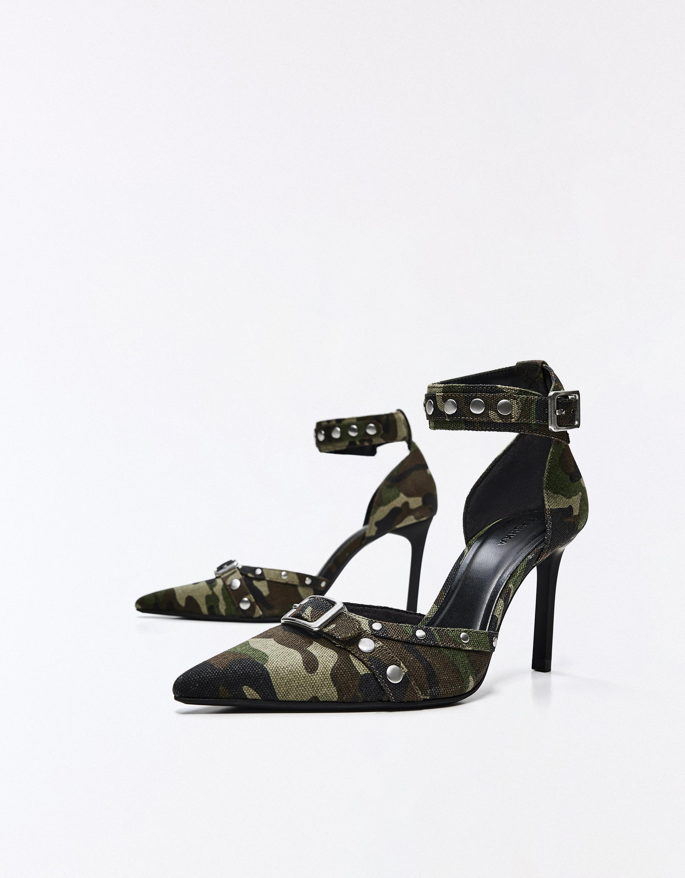 Ankle-strap heeled shoes with buckle detail — Camouflage