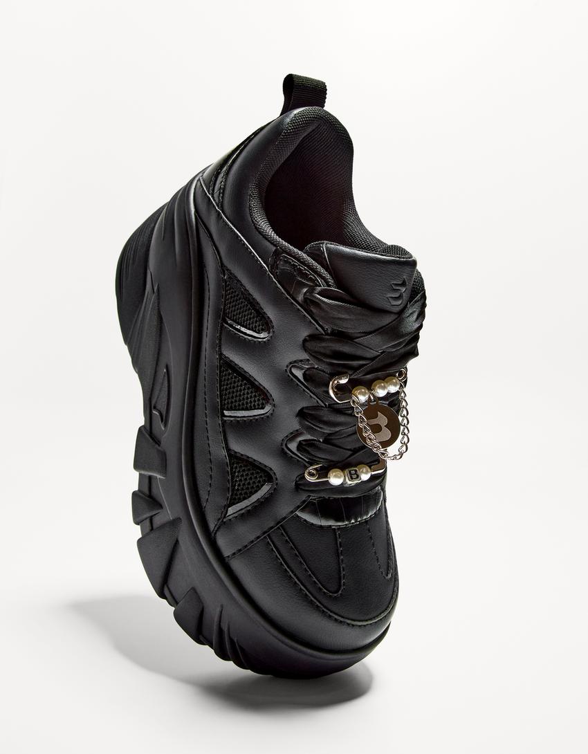 XL platform sneakers with charms - Women | Bershka