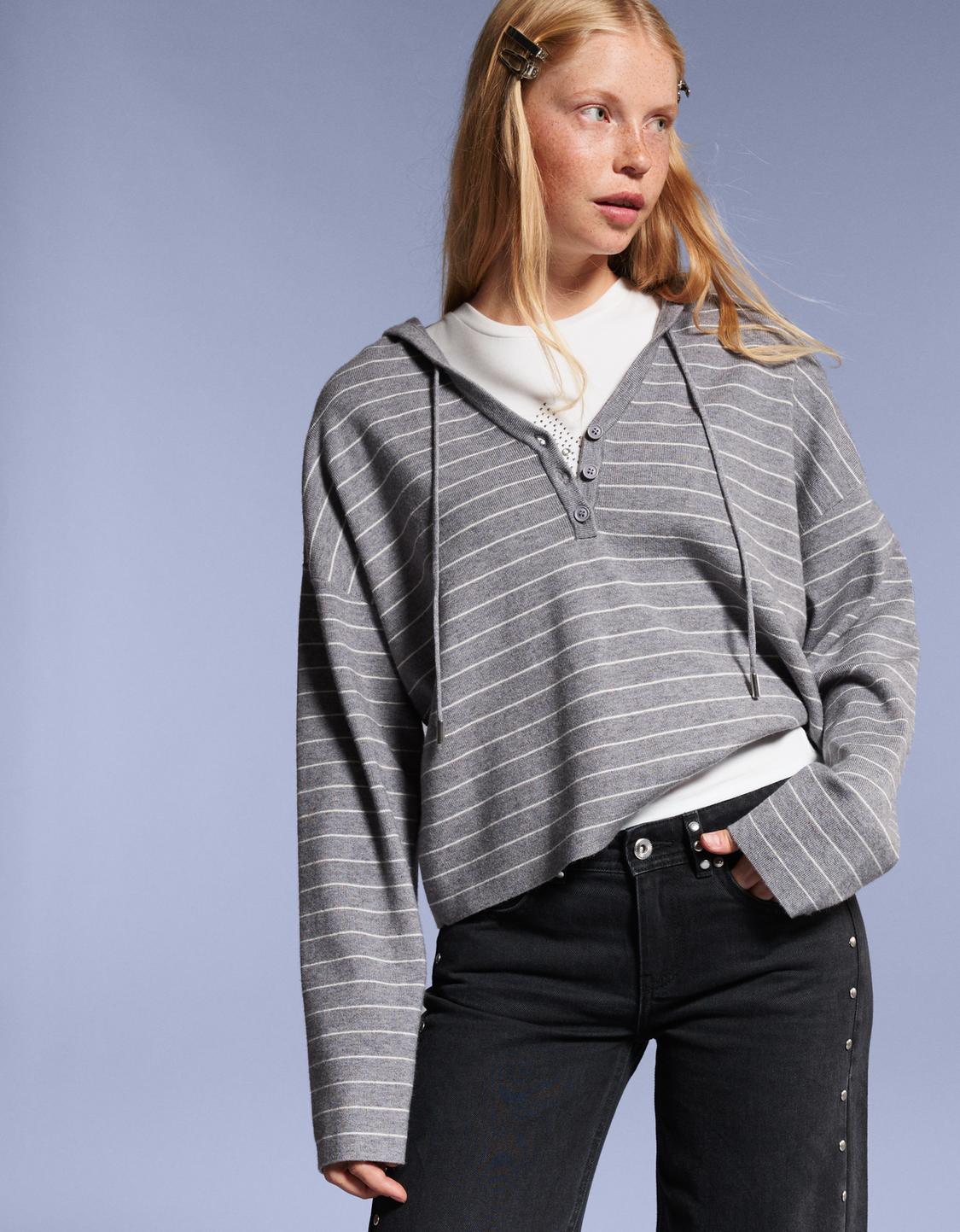 Hooded jumper