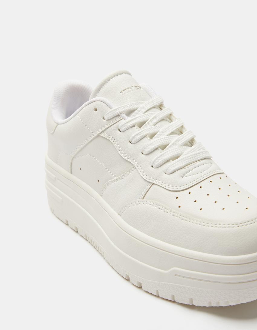 حذاء رياضي أحادي اللون بنعل سميك-أبيض-4