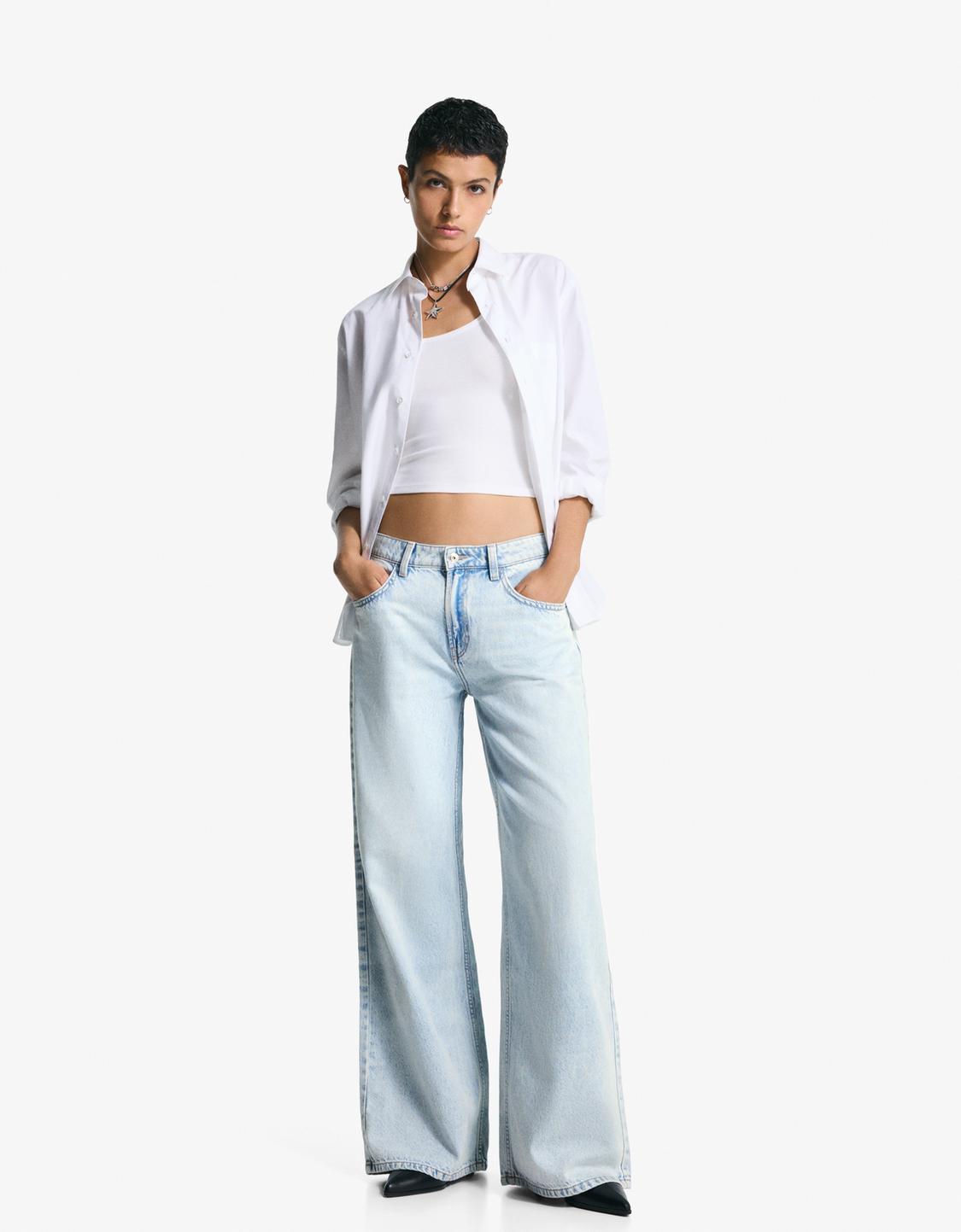 بنطلون جينز بساق عريضة