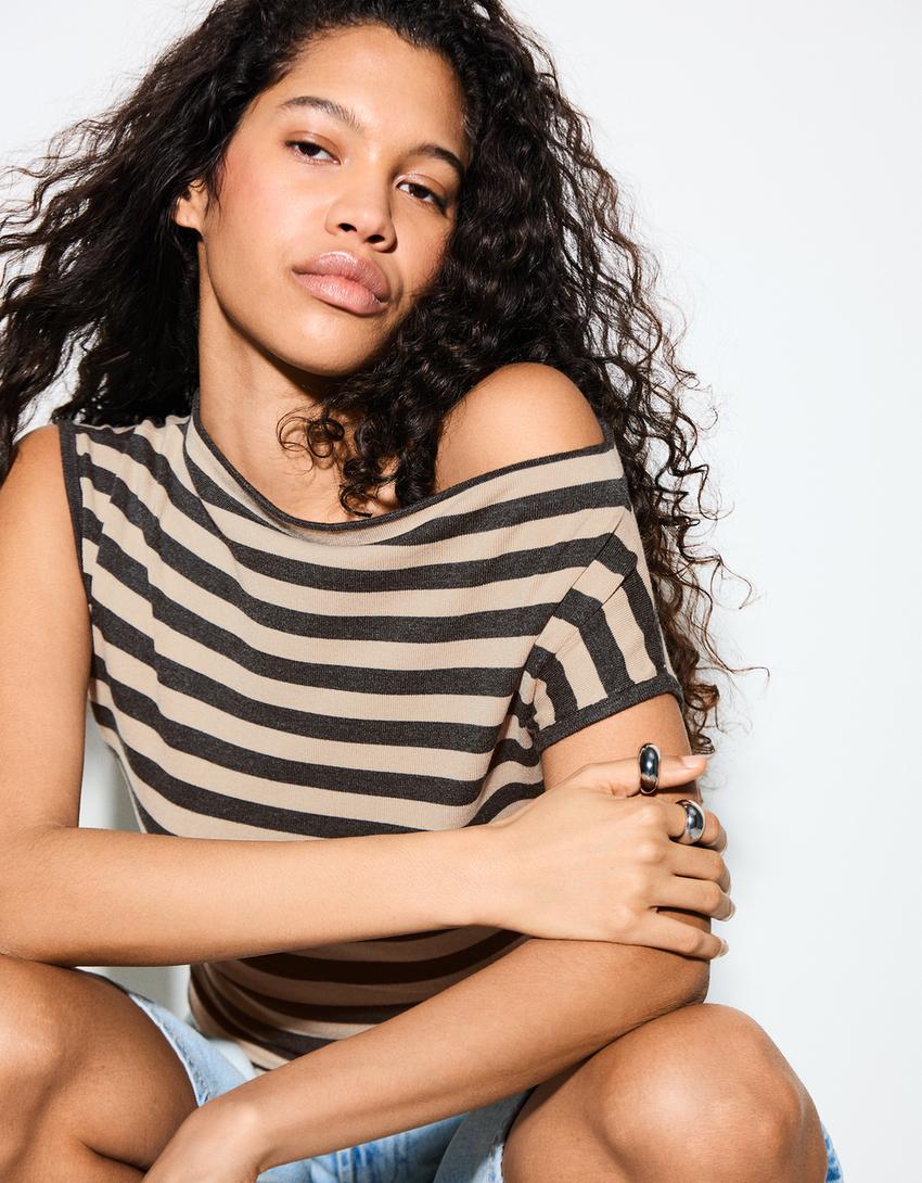 Striped asymmetric top-Sand