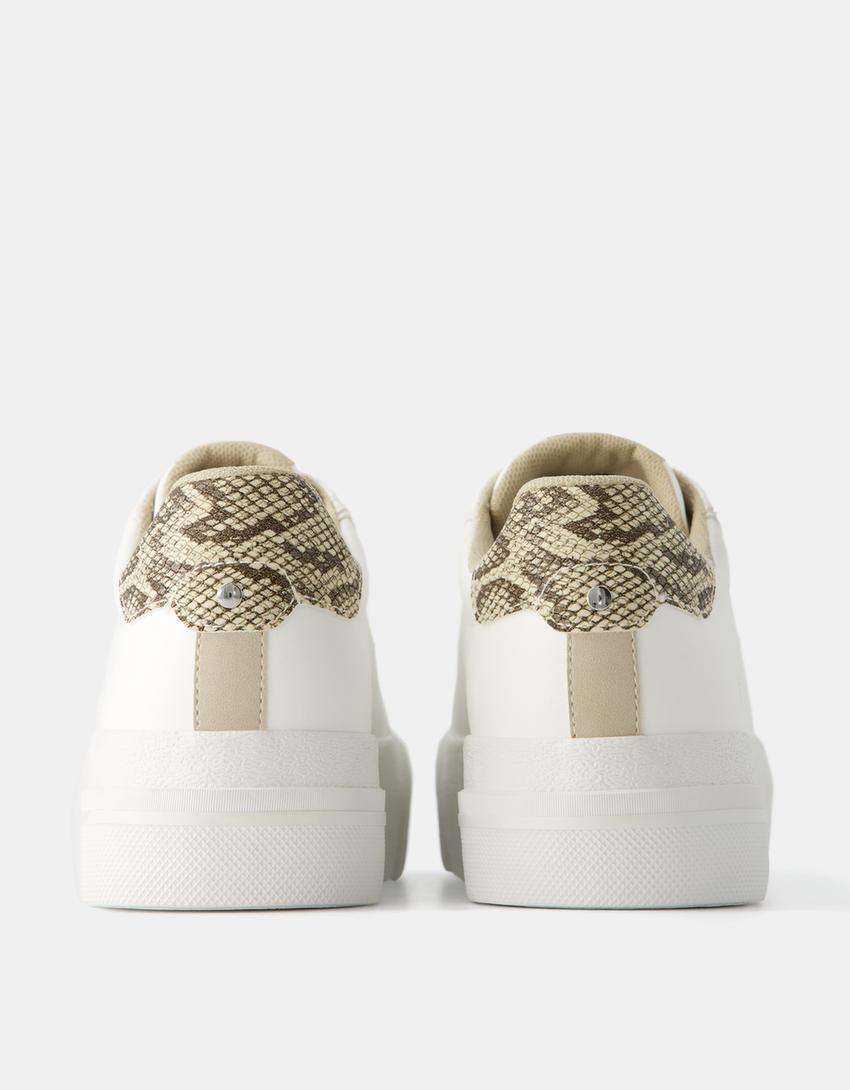 حذاء رياضي بنعل سميك وتفصيل طبعة حيوانية-أبيض