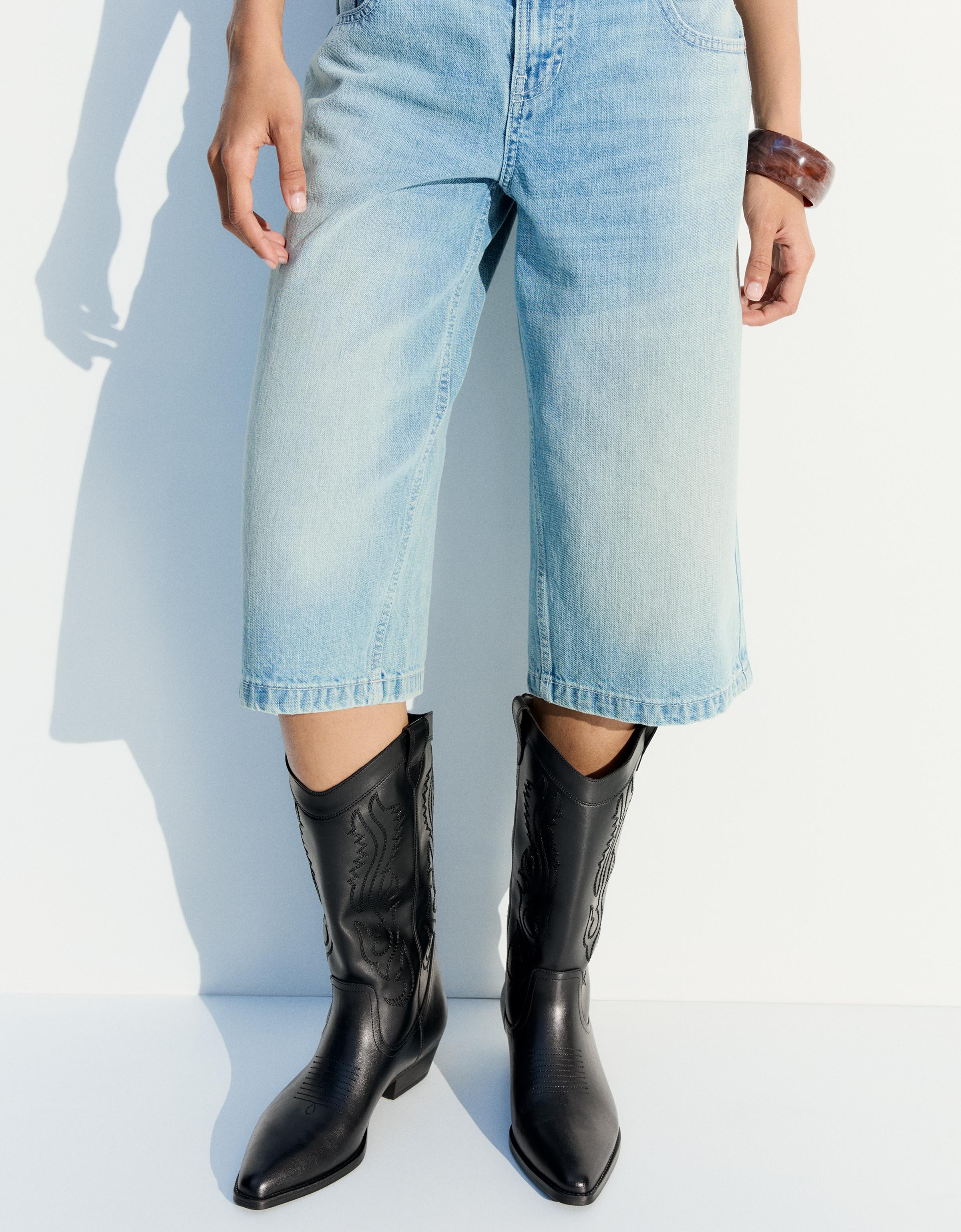 Flat cowboy boots — BLACK