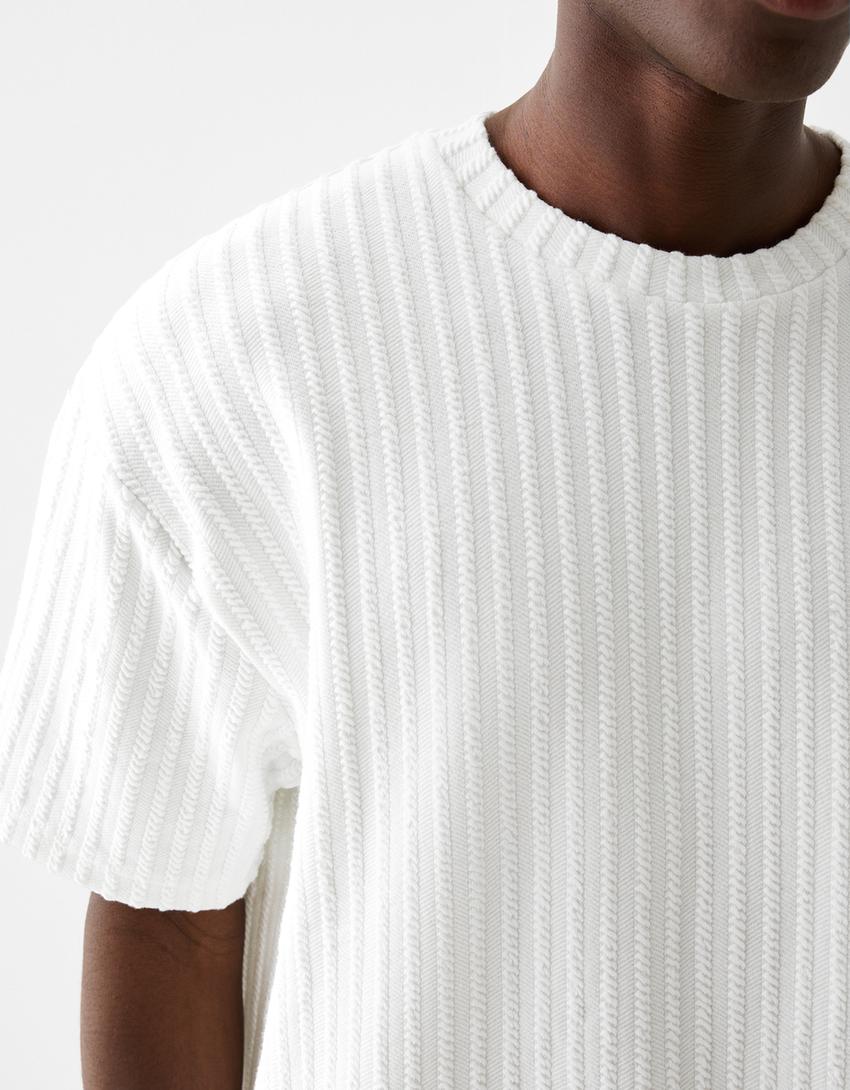 تيشرت مخطط بأكمام قصيرة وملمس بارز-أبيض-5