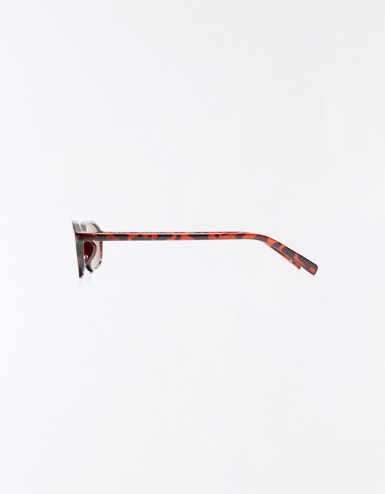 Oval sunglasses — Brown