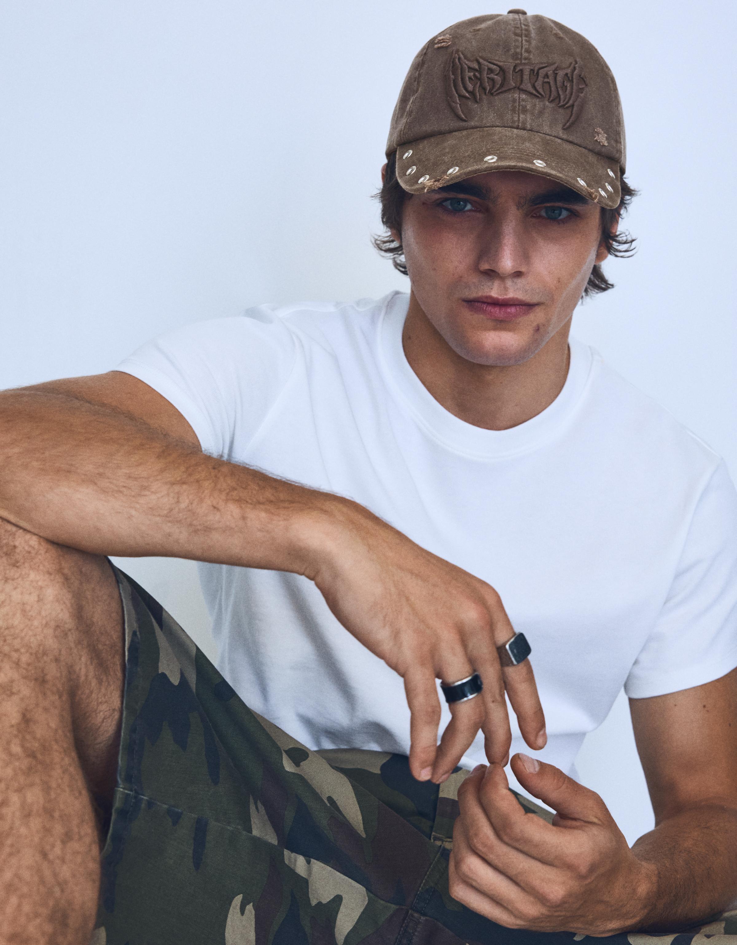 Embroidered eyelet cap — Brown