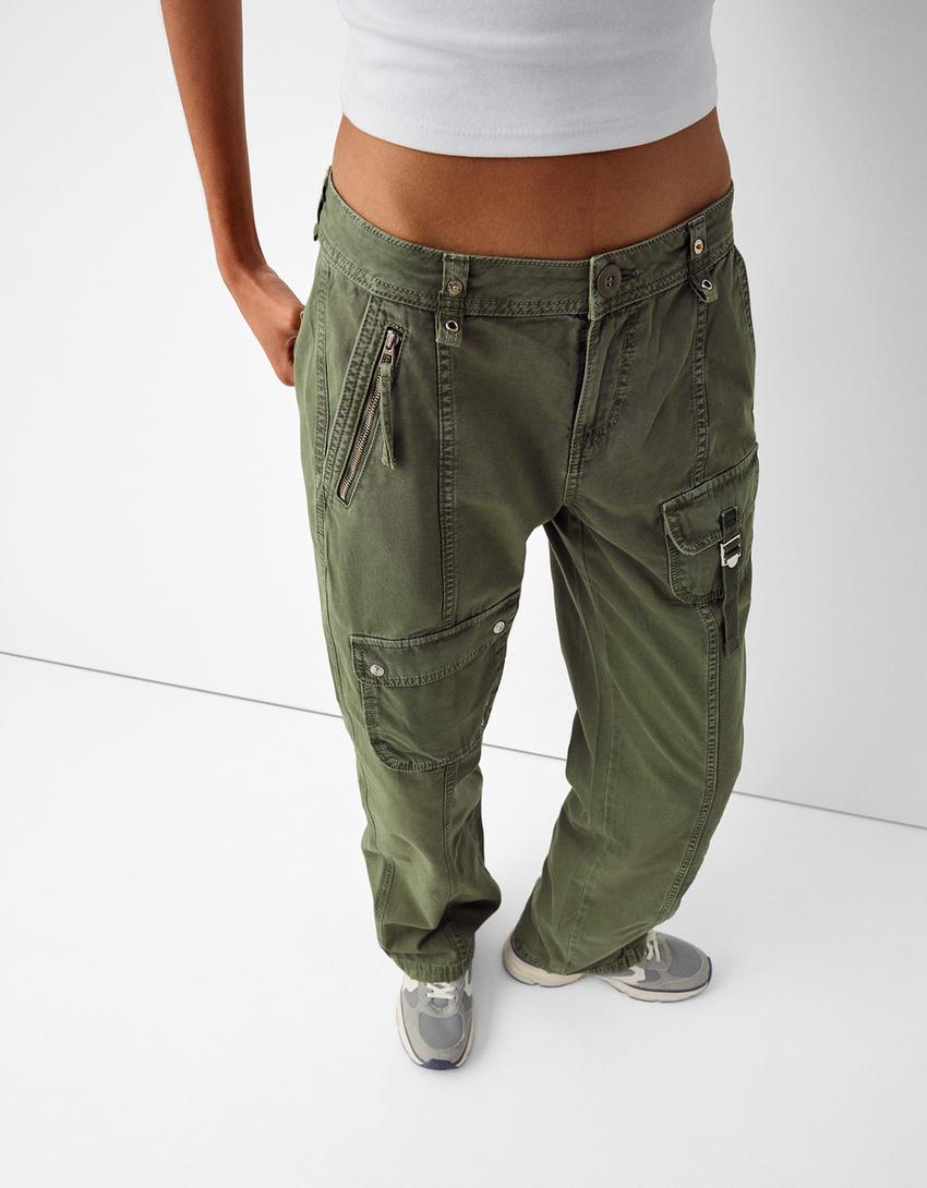 Low-waist cotton cargo pants with strap-Khaki-3