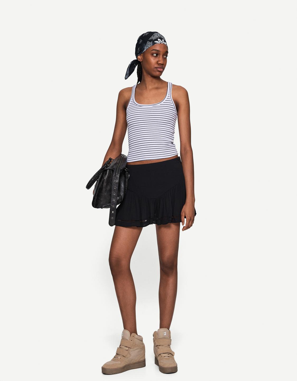 Textured mini skirt
