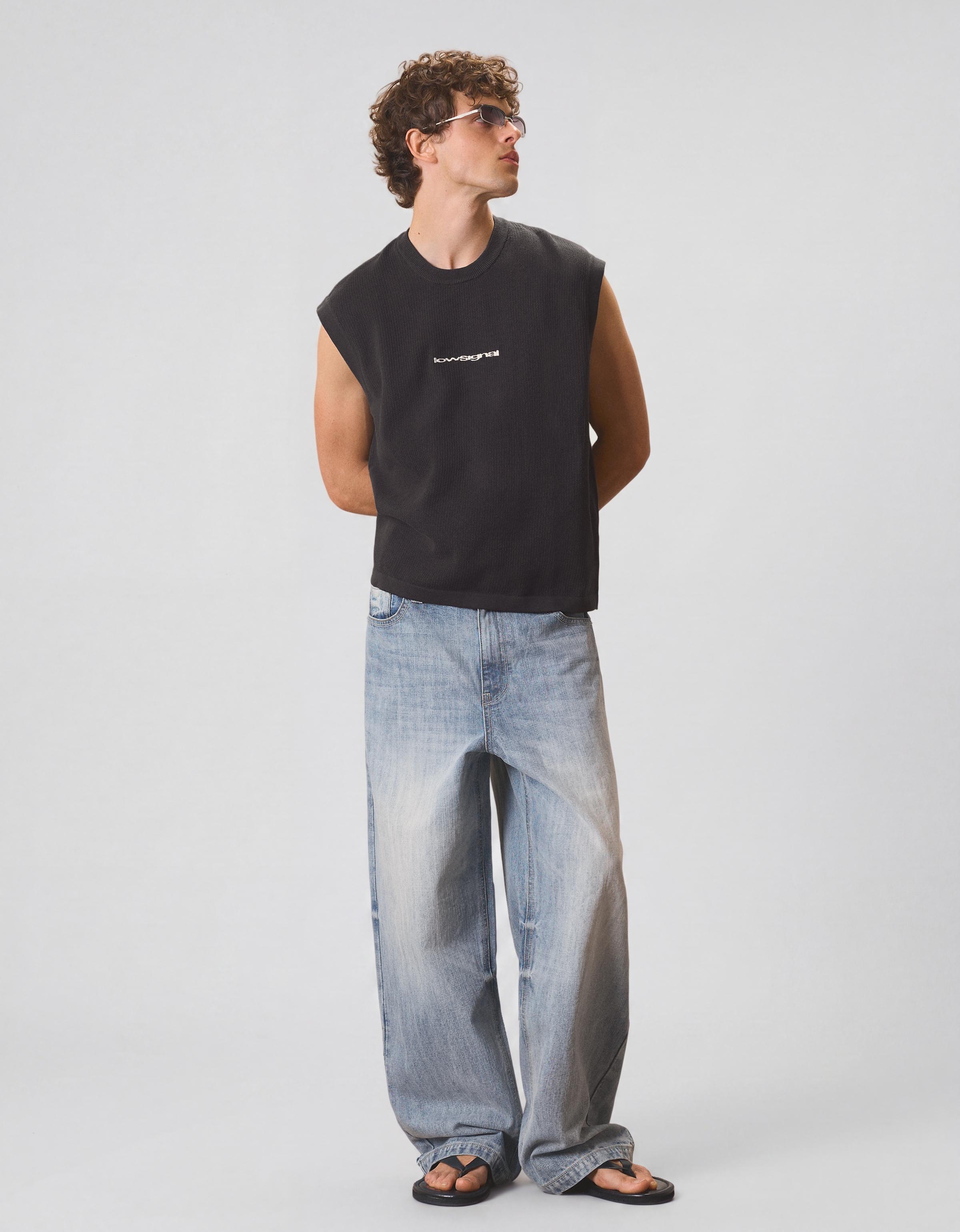 Embroidered sleeveless T-shirt — Black