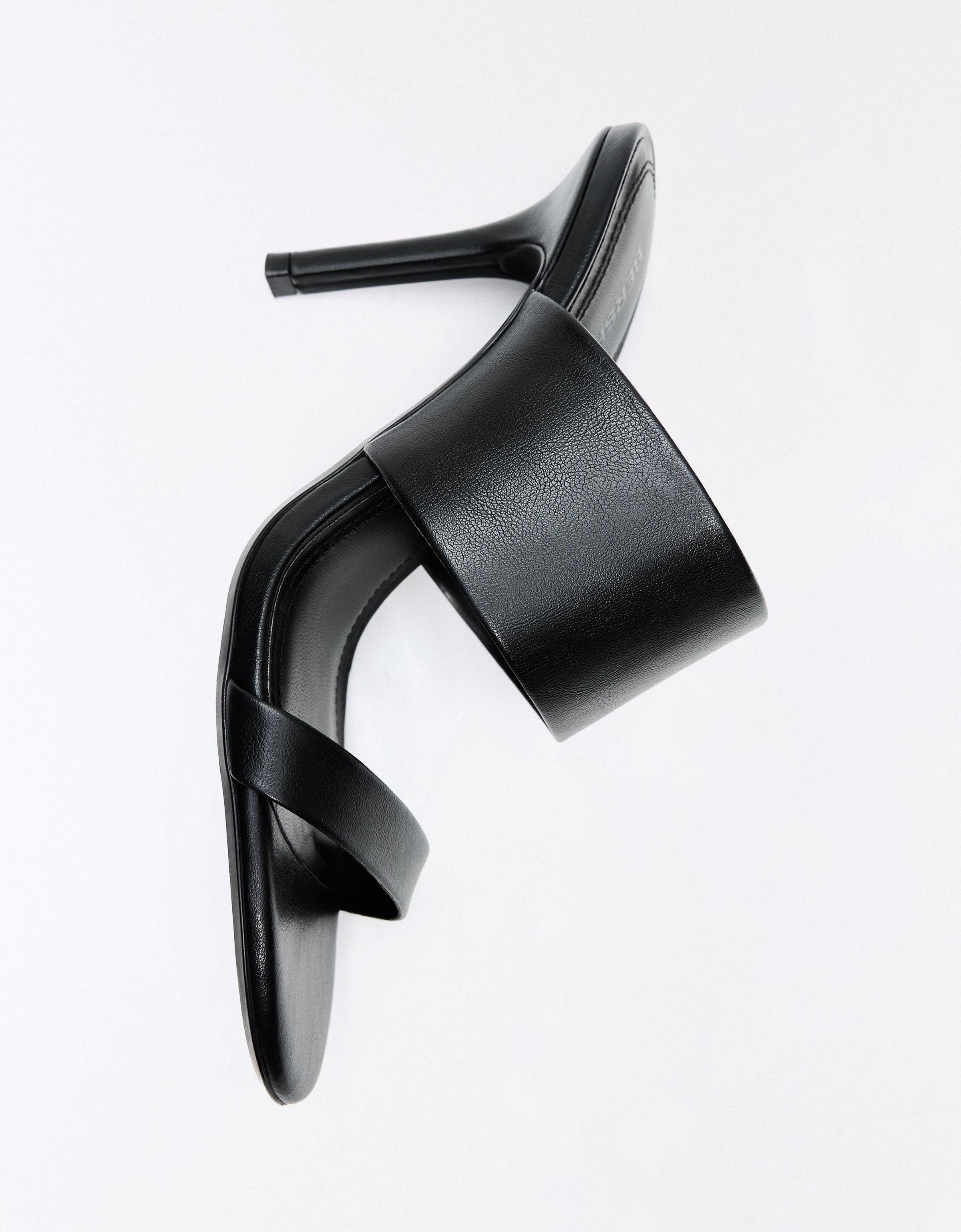 MULE HEELED SANDALS — BLACK