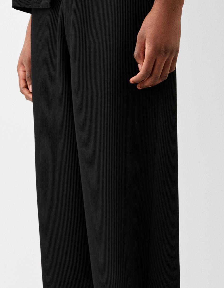 بنطلون بثنيات وساق عريضة-أسود-3