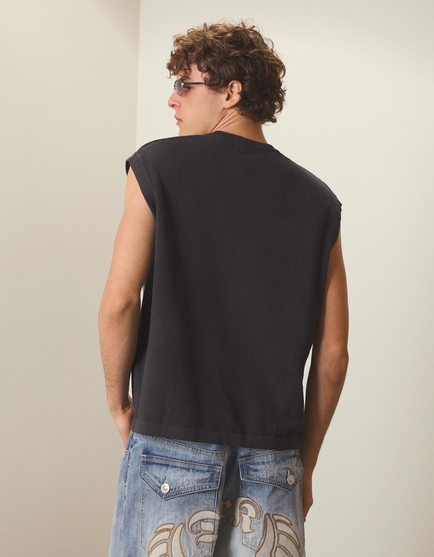Embroidered sleeveless T-shirt-Black