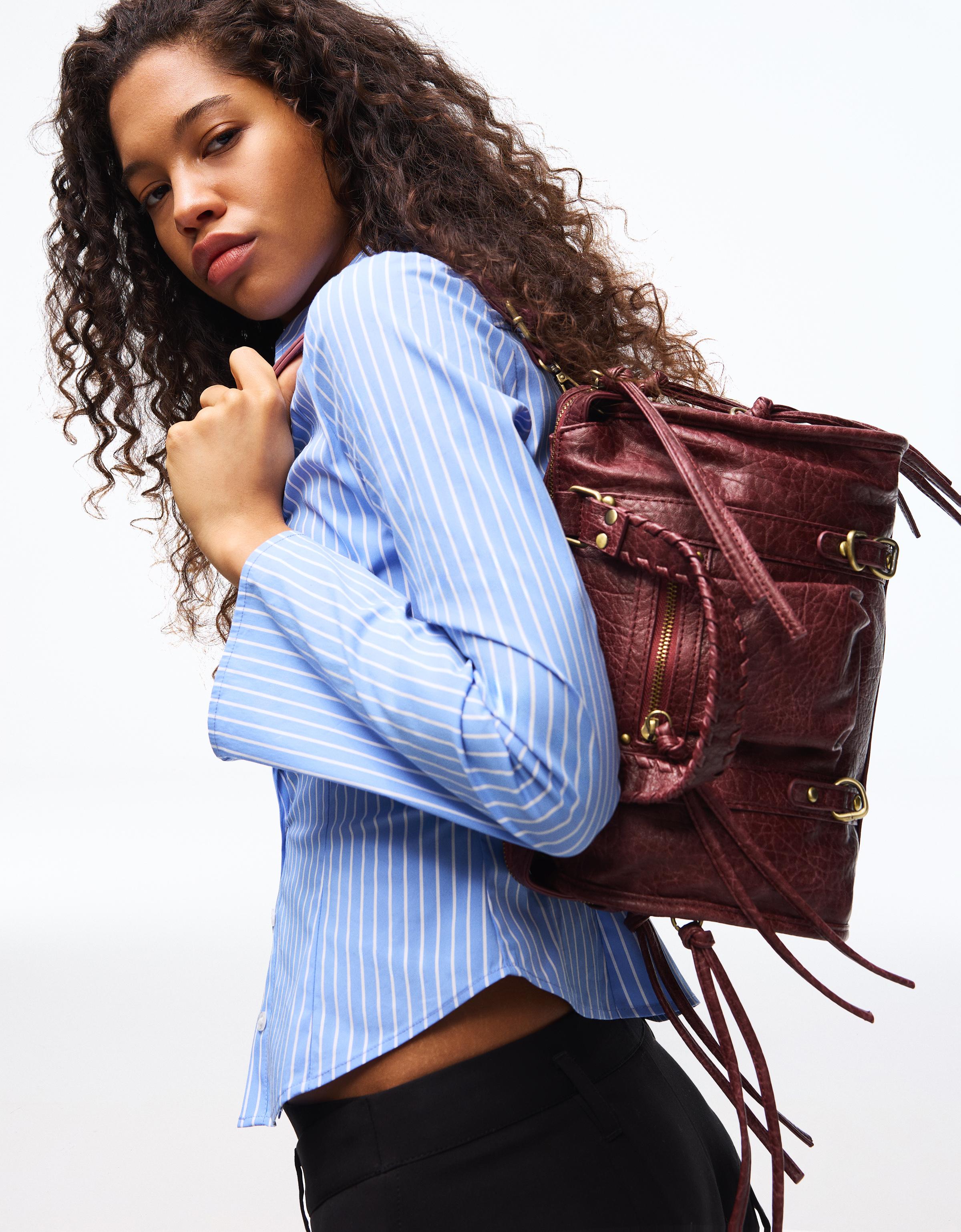 Bershka Bowling-Tasche In Verschlissener Optik Mit Bändern Damen Bordeaux