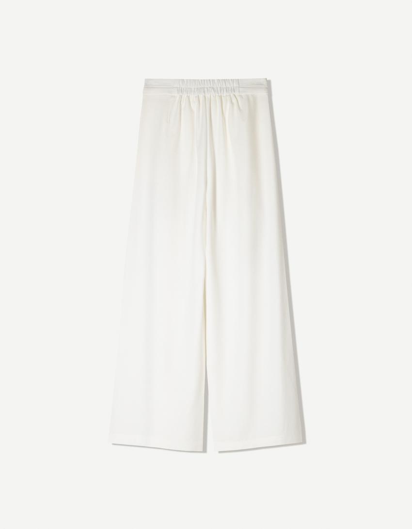 Flowing wide-leg pants with pleats