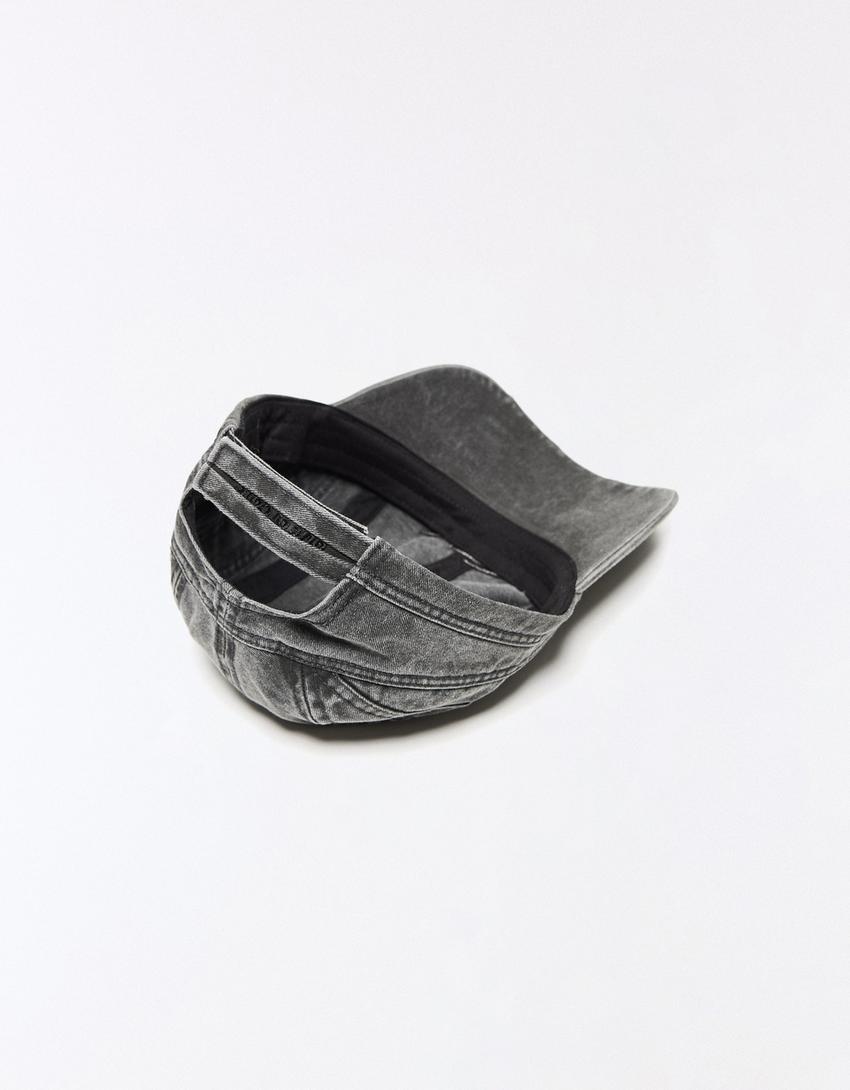 Gorra bordada OUT OF CORE-Gris