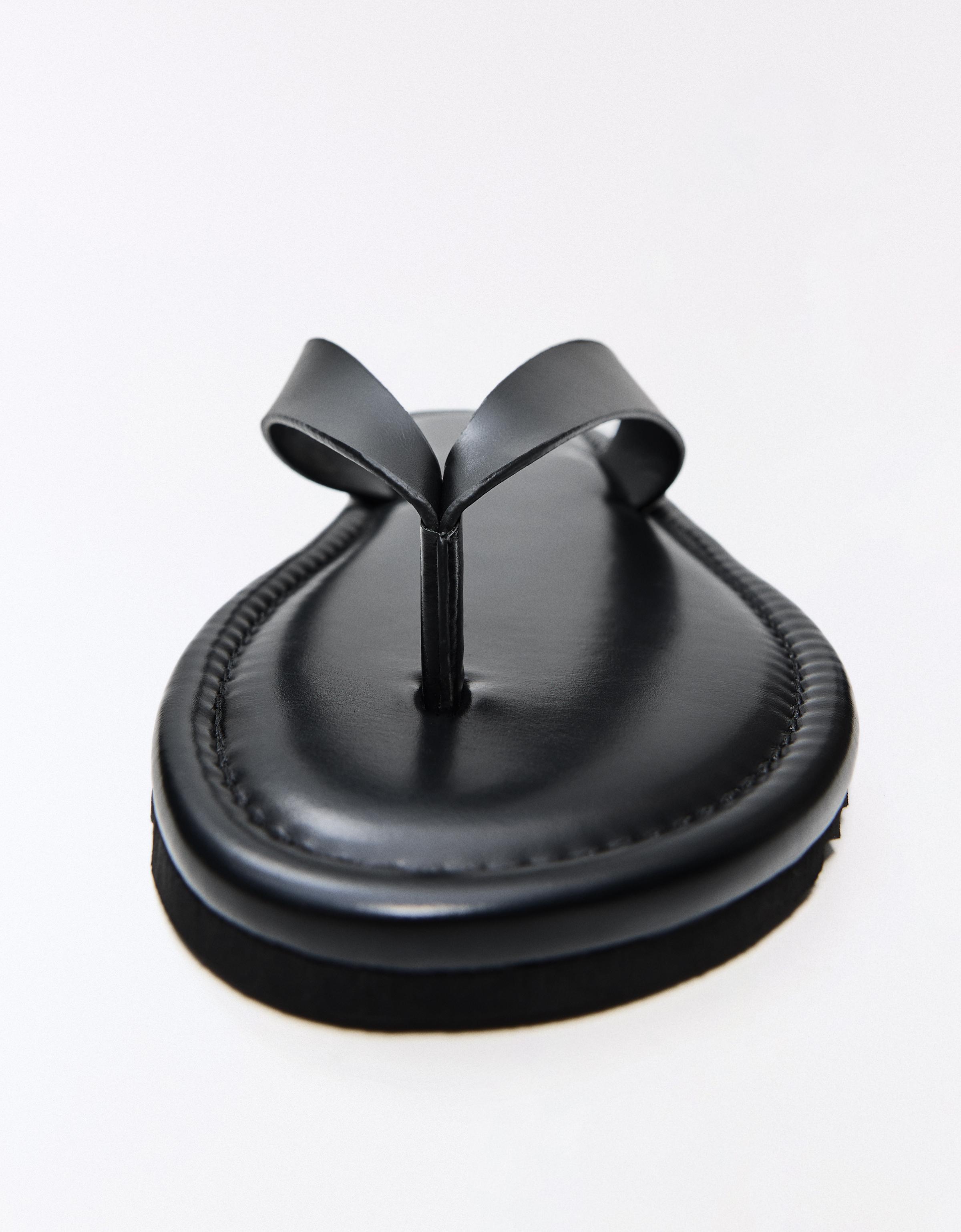 Thong strap sandals — BLACK