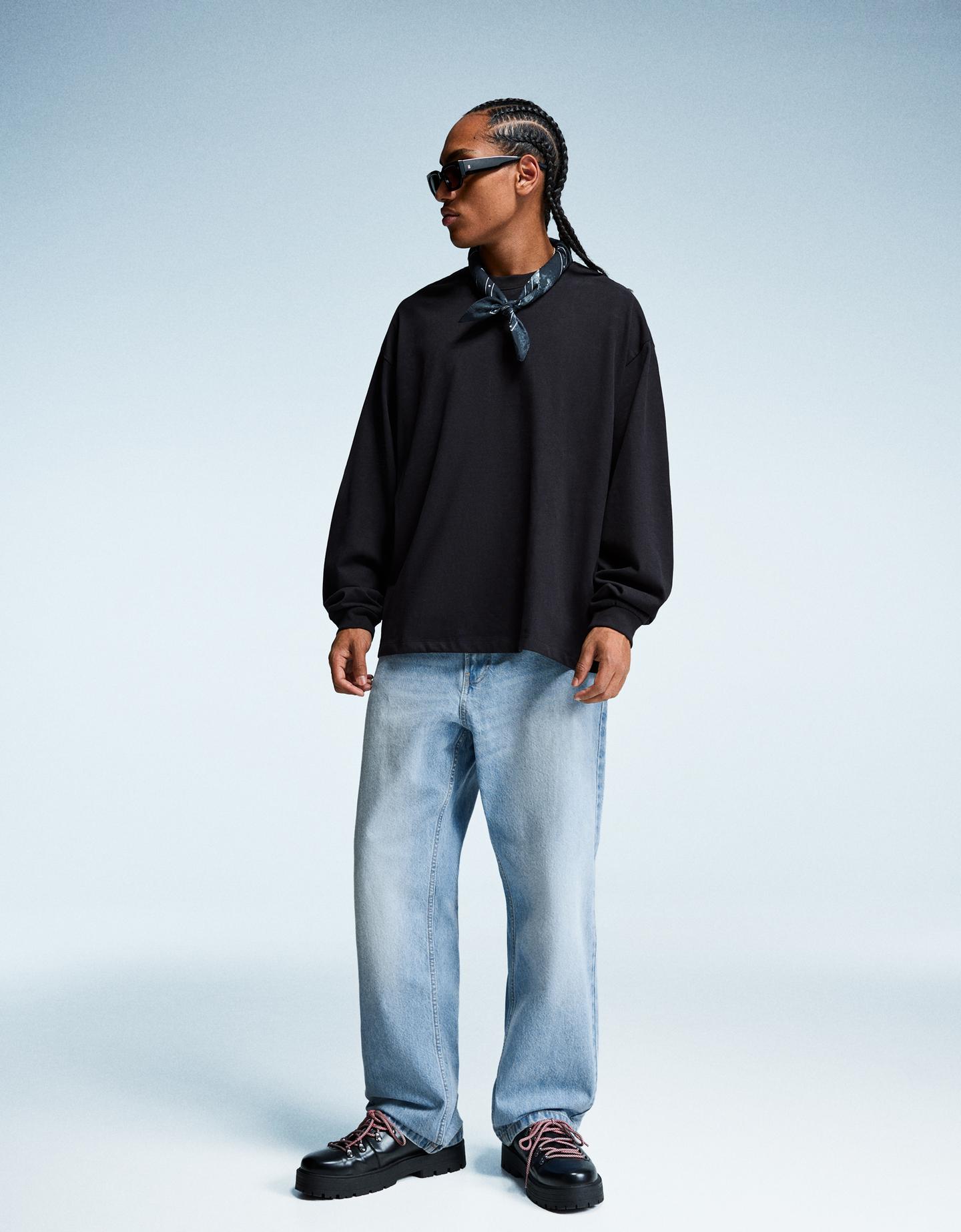 Bershka jeansy o kroju baggy wyblakły niebieski