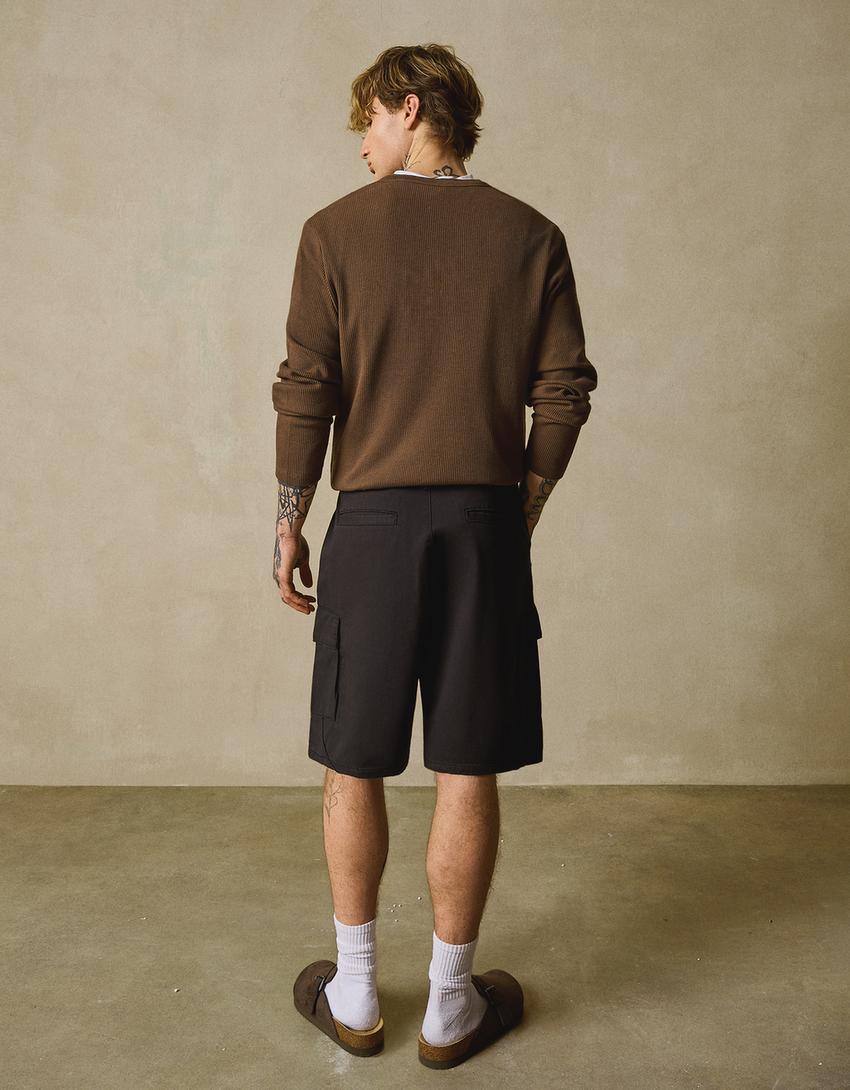 Wide-leg cargo Bermuda shorts-Black