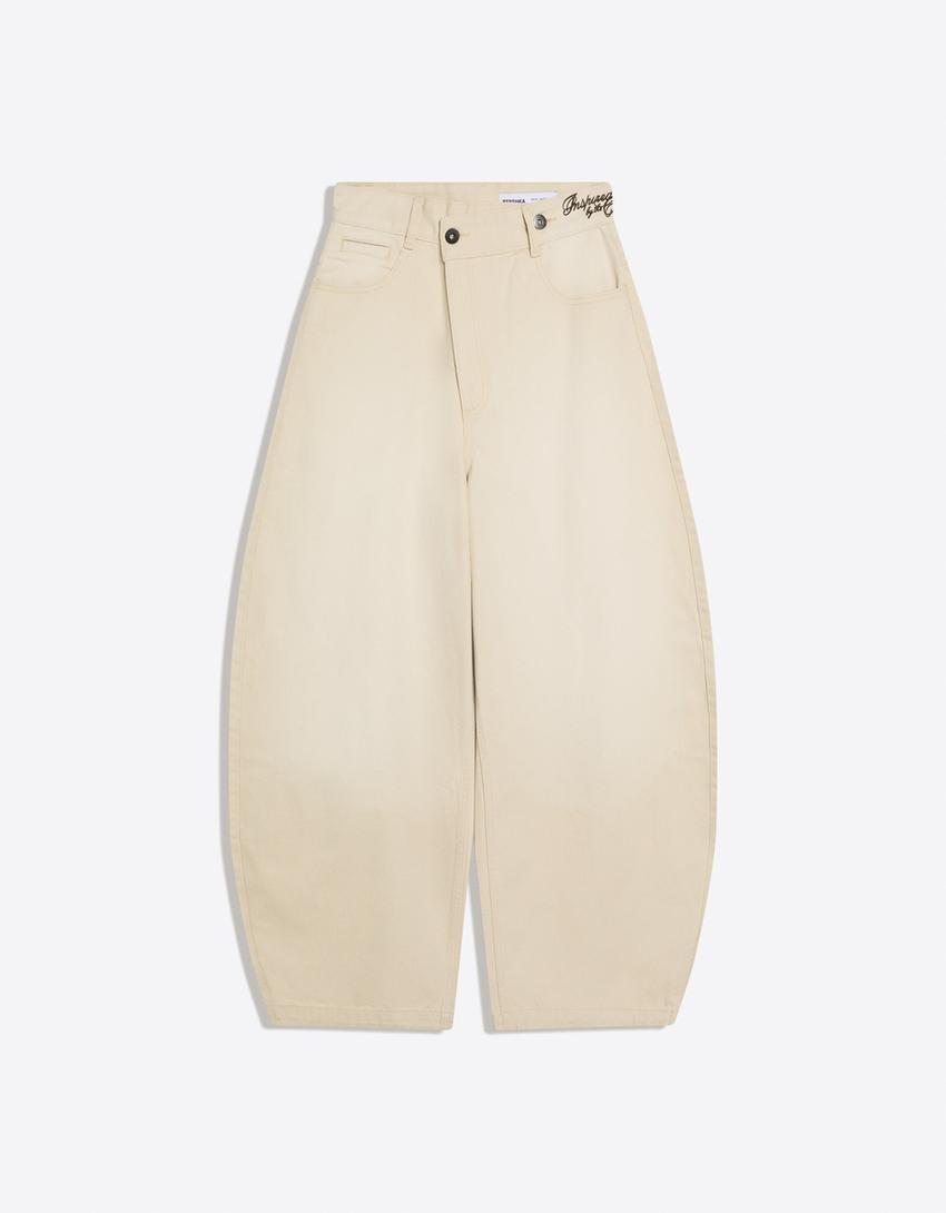 Fisto işlemeli barrel fit pantolon-Kum rengi