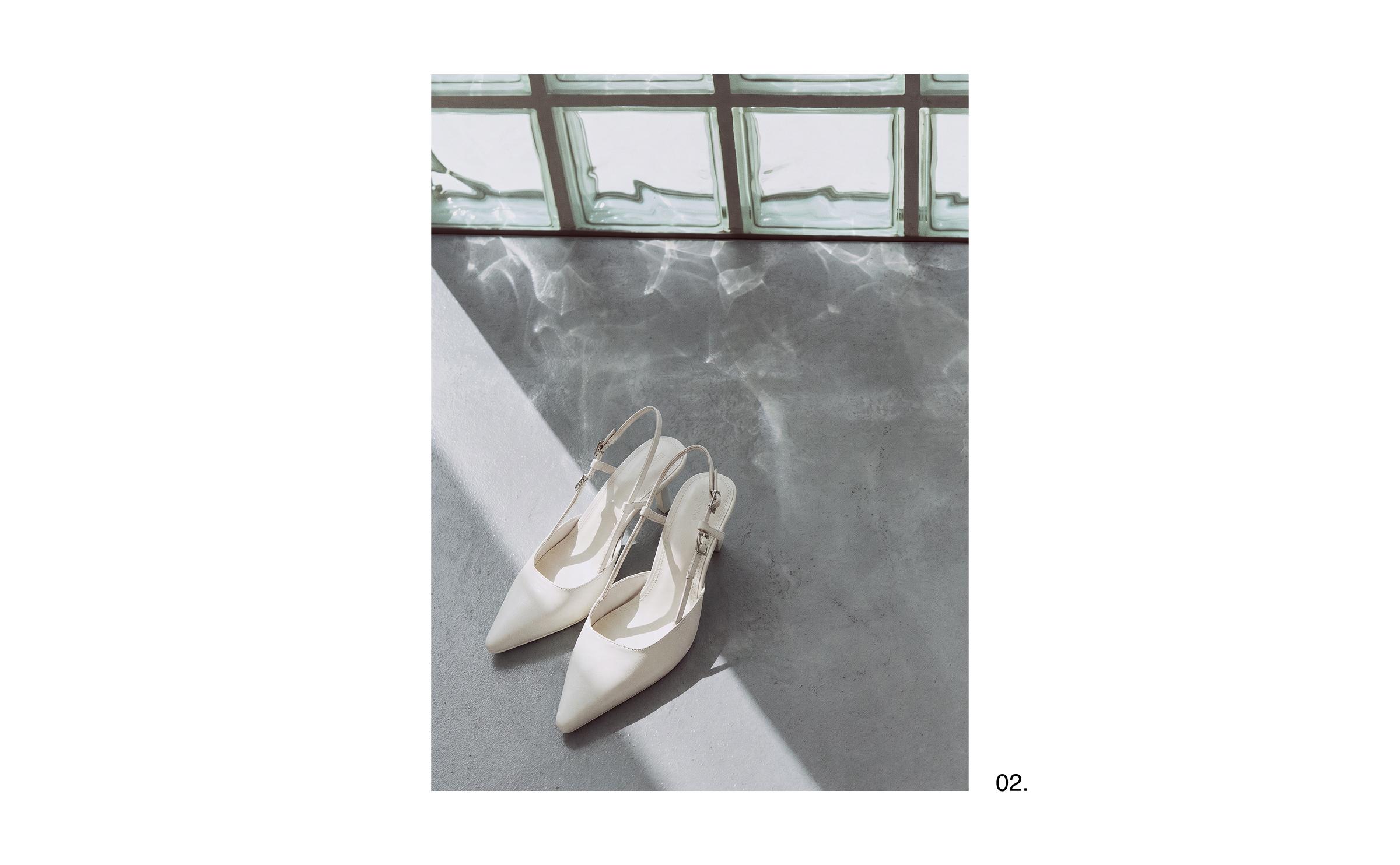 BUCKLED HIGH-HEEL SHOES — WHITE