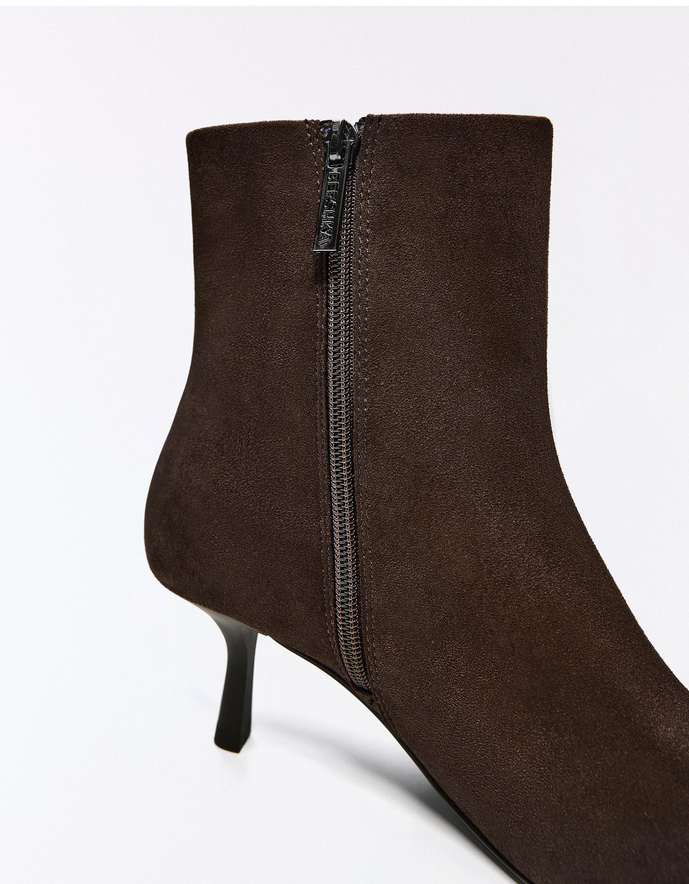 Kitten heel ankle boots — Brown