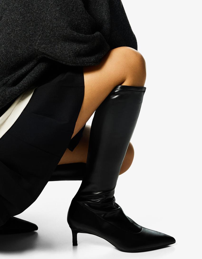 Stivali kitten heel aderenti-Nero
