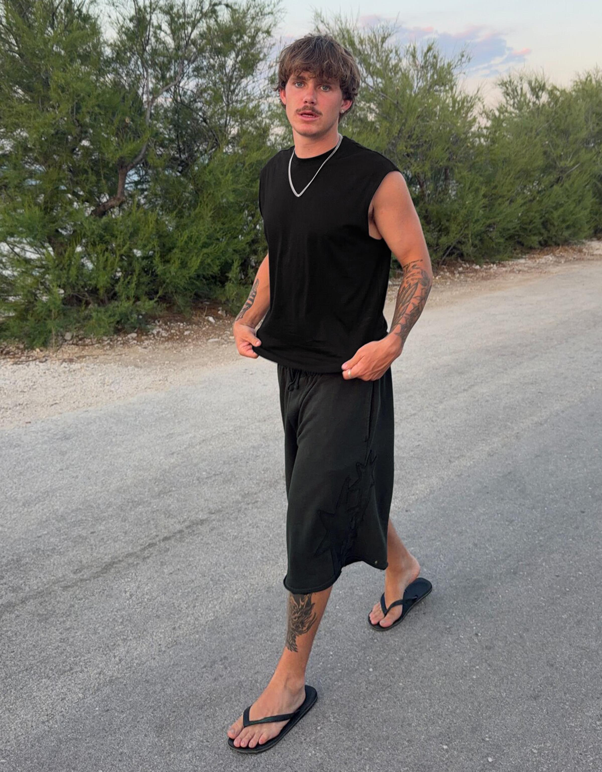 Bershka Worker kolsuz tişört görsel 5