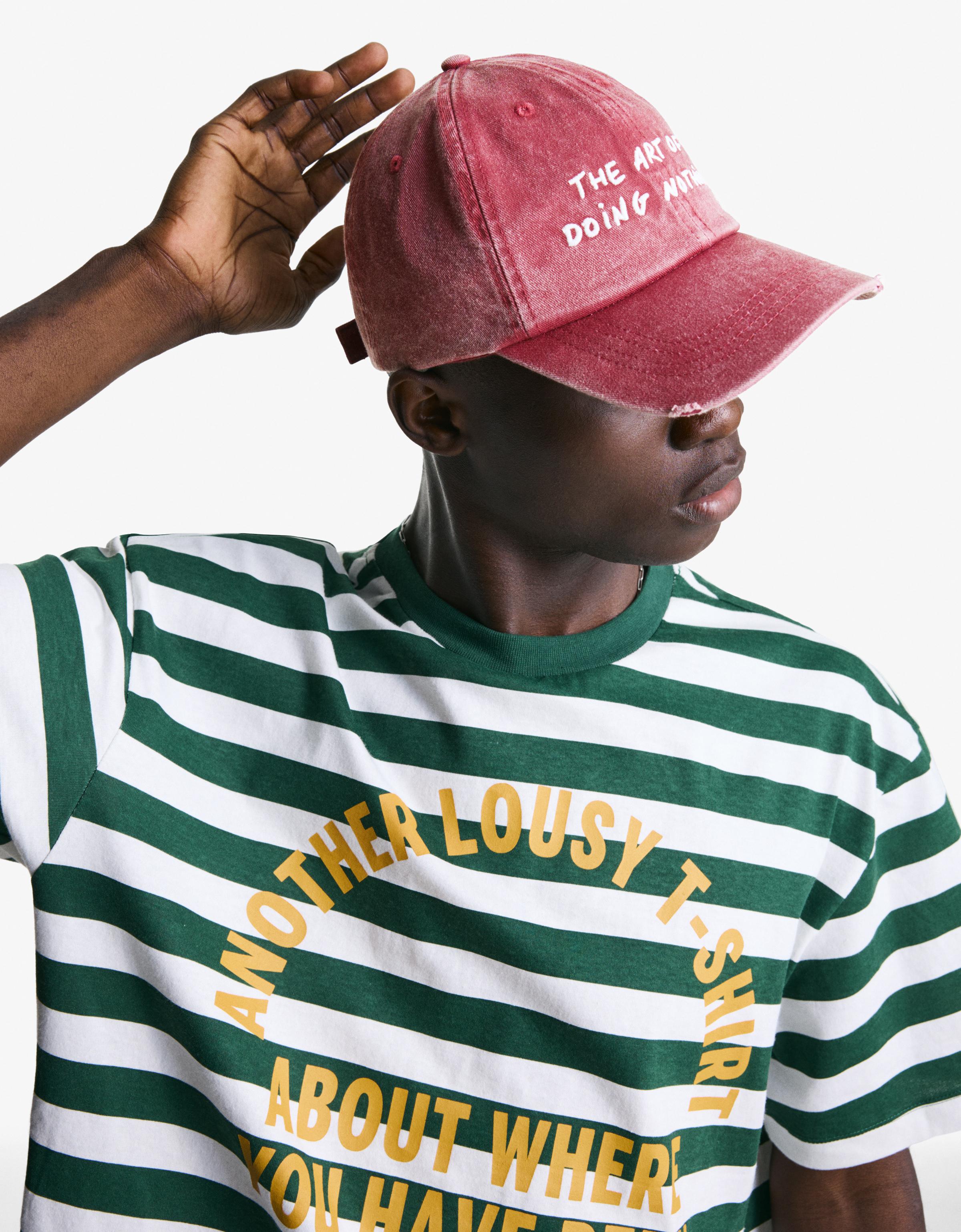 Bershka Bestickte Mütze Herren Bordeaux