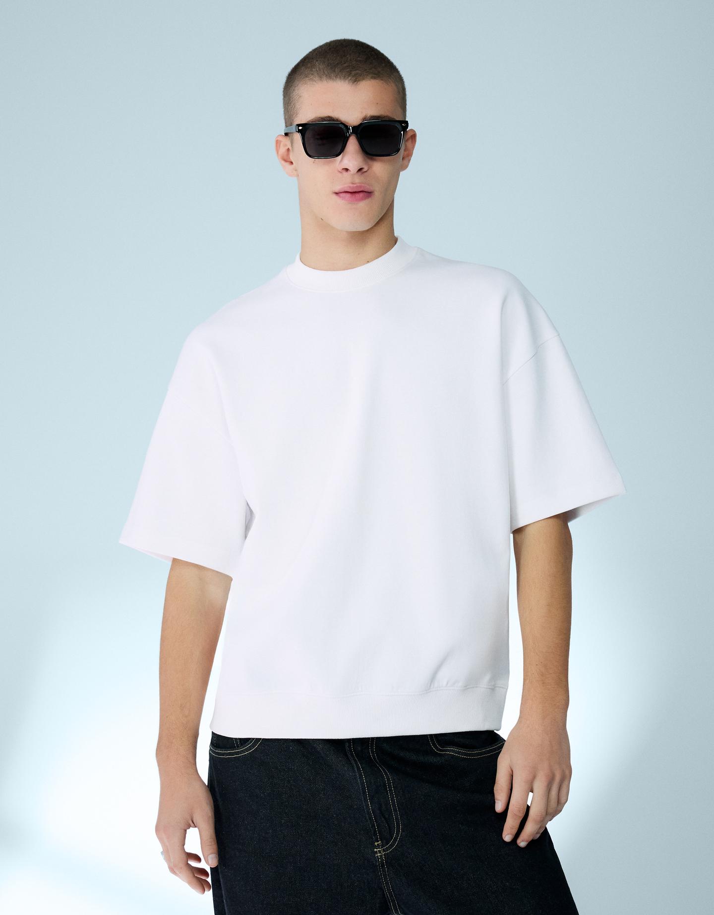 Bershka koszulka z krótkim rękawem z frotte z wykończeniem rib biały złamany