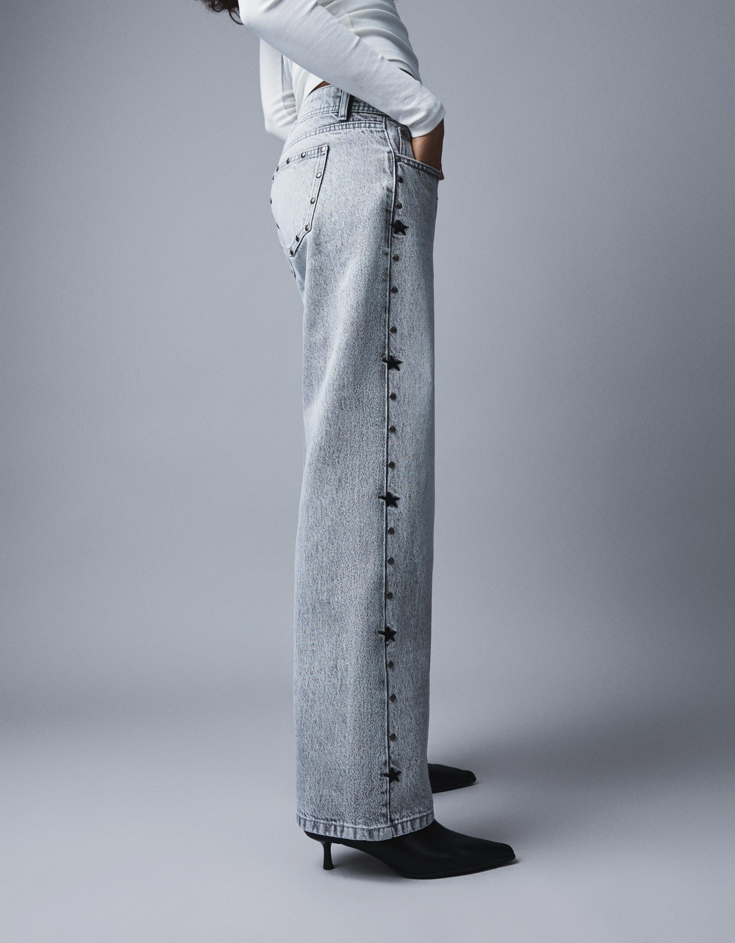 Thumbnail - Bershka Baggy Jeans Mit Tiefem Bund Und Sternnieten Damen 32 Grau