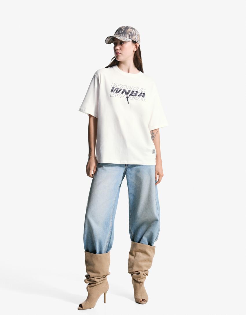 WNBA kortärmad t-shirt med digitalt filter-Benvit