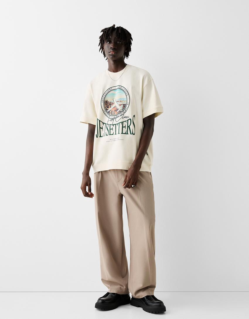 تيشرت بقصّة مربعة وأكمام قصيرة وطبعة-أبيض مطفي-3