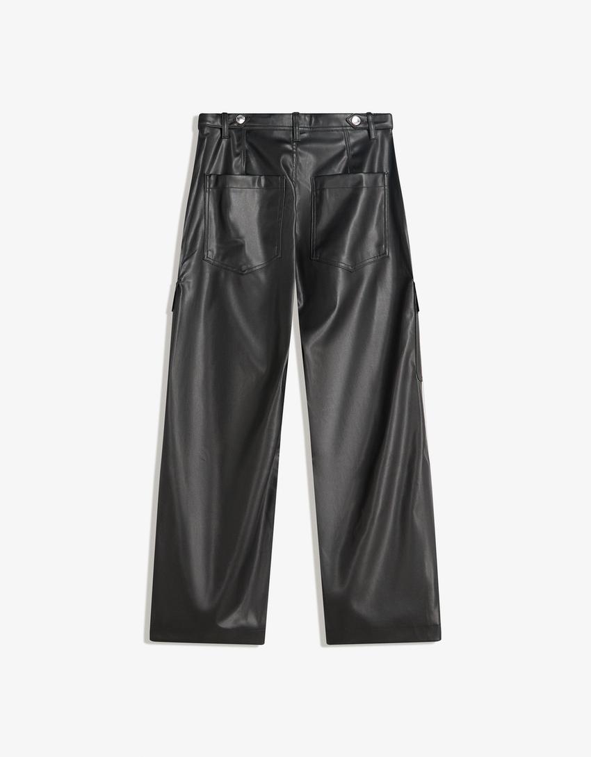Pantalón cargo efecto piel-Negro-4