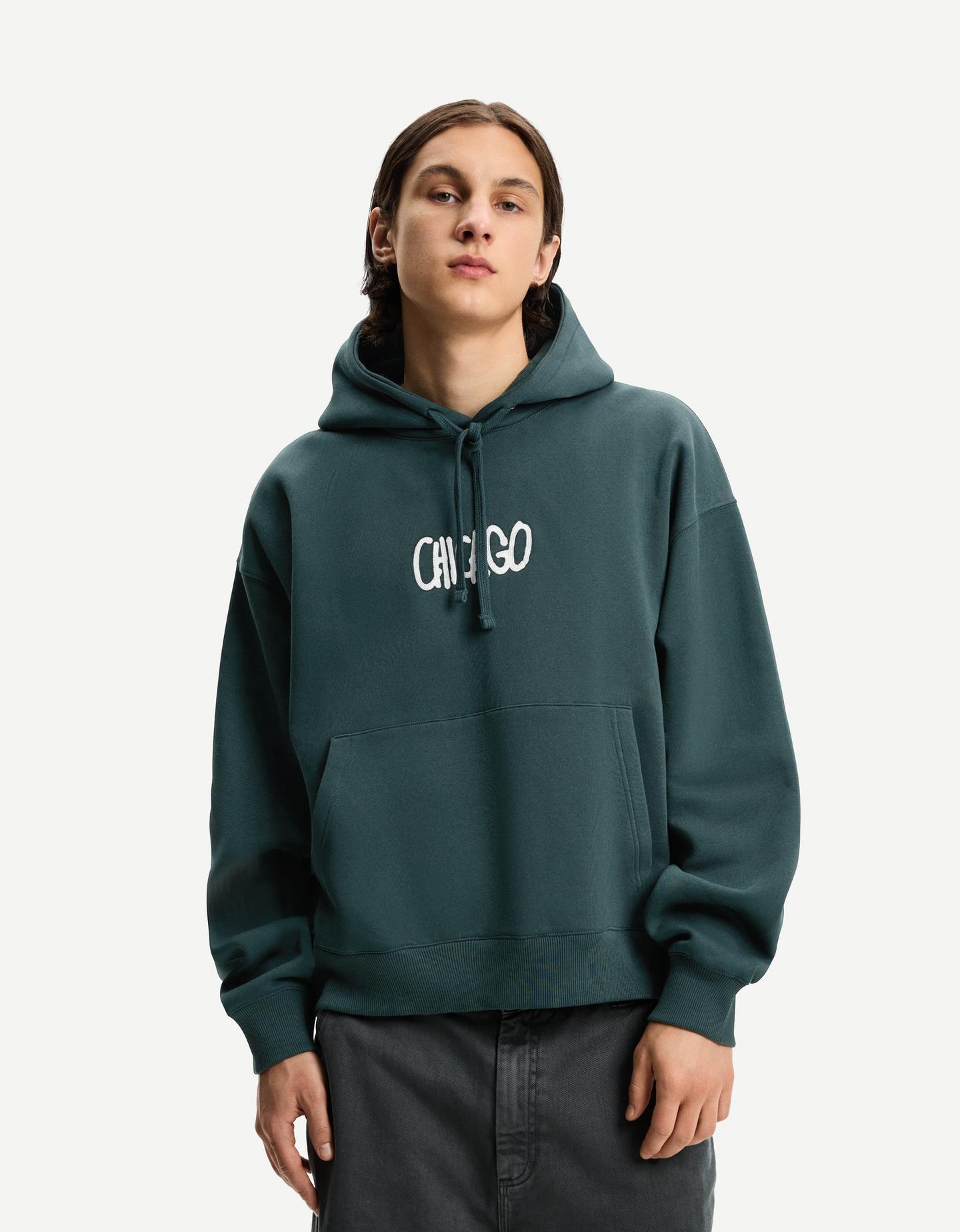 Bershka Pudełkowa Bluza Z Haftem Mężczyzna Xl Zielony