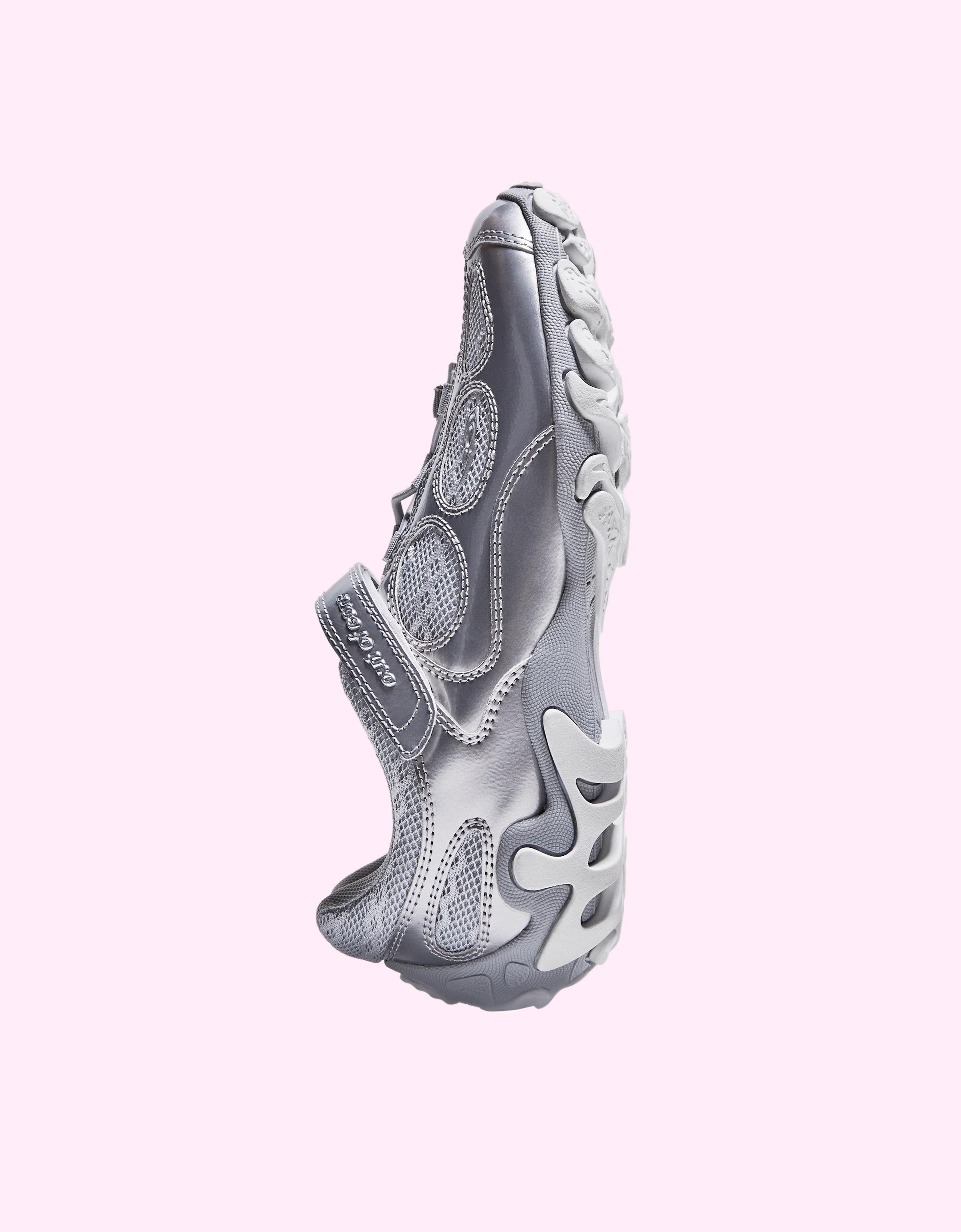 【Bershka】海外限定 out of core 箱付き フローラル スニーカー org.jpg