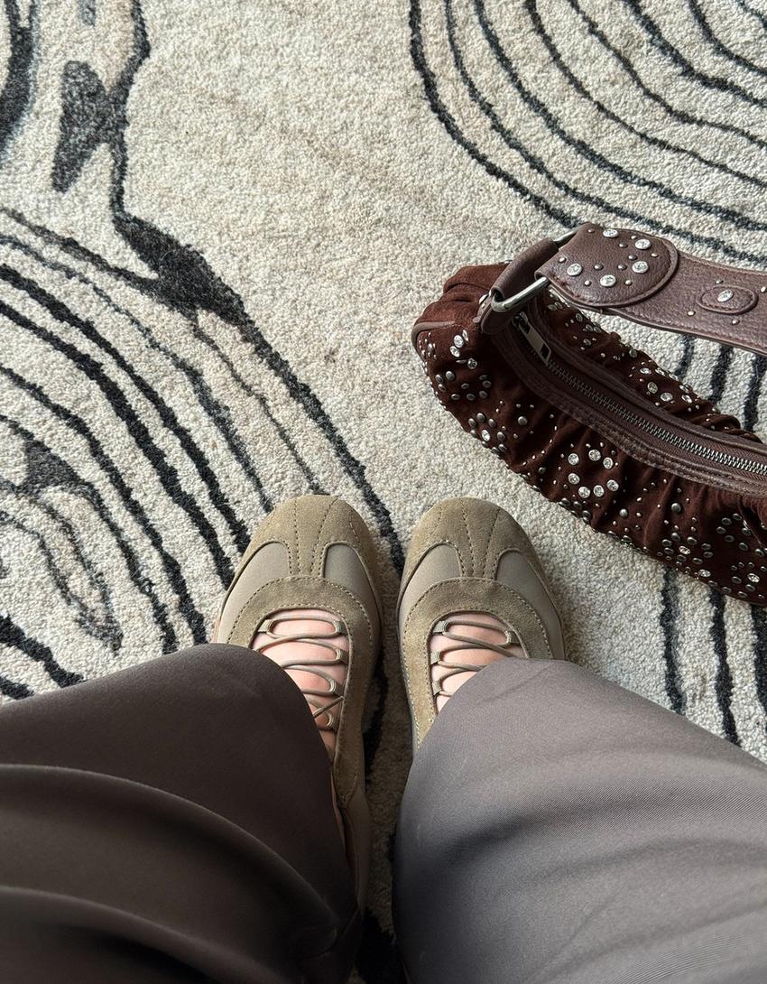 Studded handbag-Brown